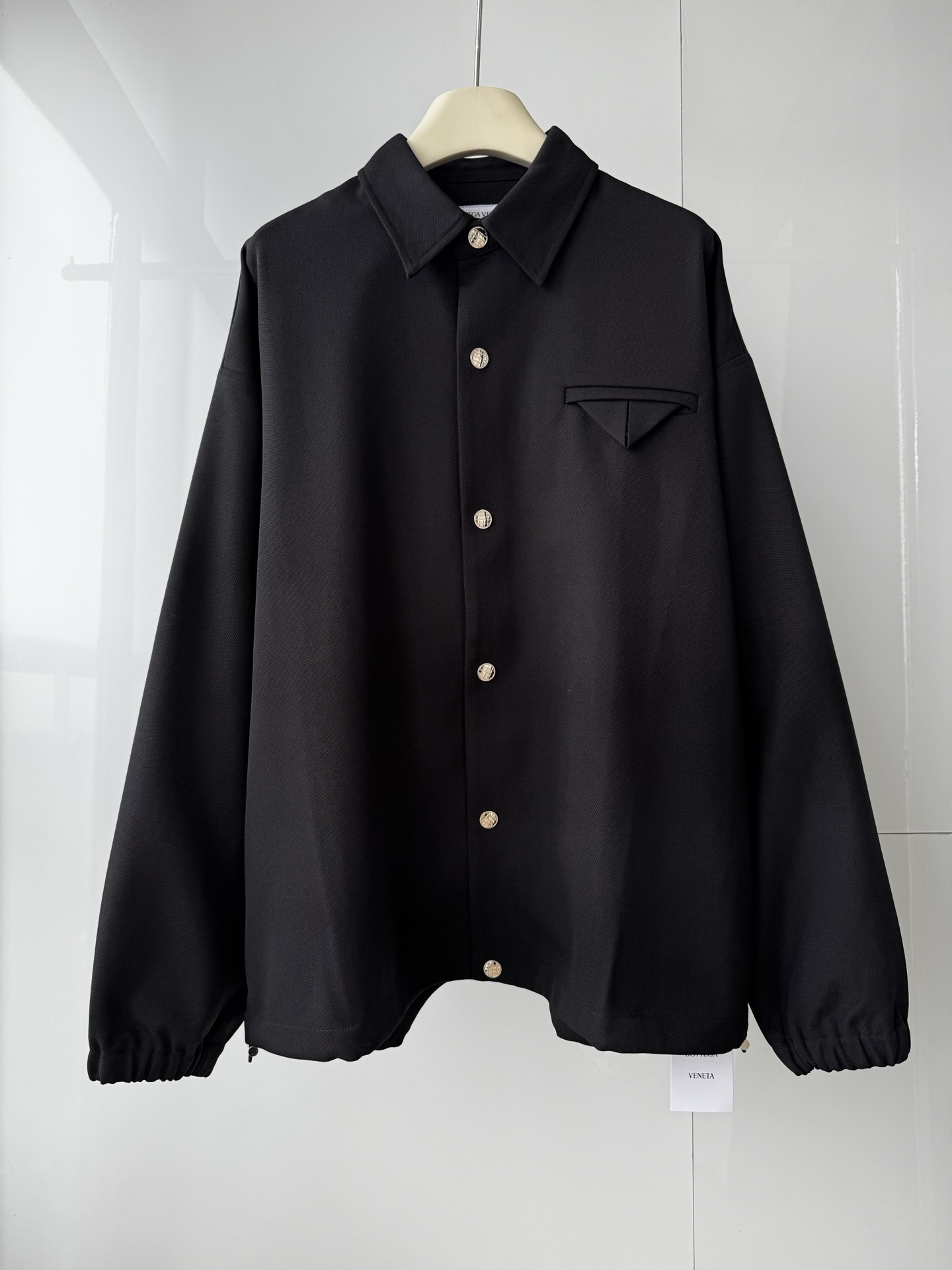 NO:723367,Bottega Vene** New Spring Clothes Heavy Wool Blend Shirt Jacket Customized woven mesh buttons Triangular pocket decoration Classic tailoring on the back Simple and elegant loose fit Unisex SMLXL, Bottega Veneta - clothing, bottega veneta, bottega veneta, jackets & coats, shirts,19860909Bottega Vene** 春装新款 重磅羊毛混纺衬衫外套 定做编织网格扣子 三角口袋饰 背面经典剪裁 简约大气宽松版型 男女同款 SMLXL,葆蝶家-服装,bottega veneta,bottega veneta,jackets & coats,shirts,,Women's clothing