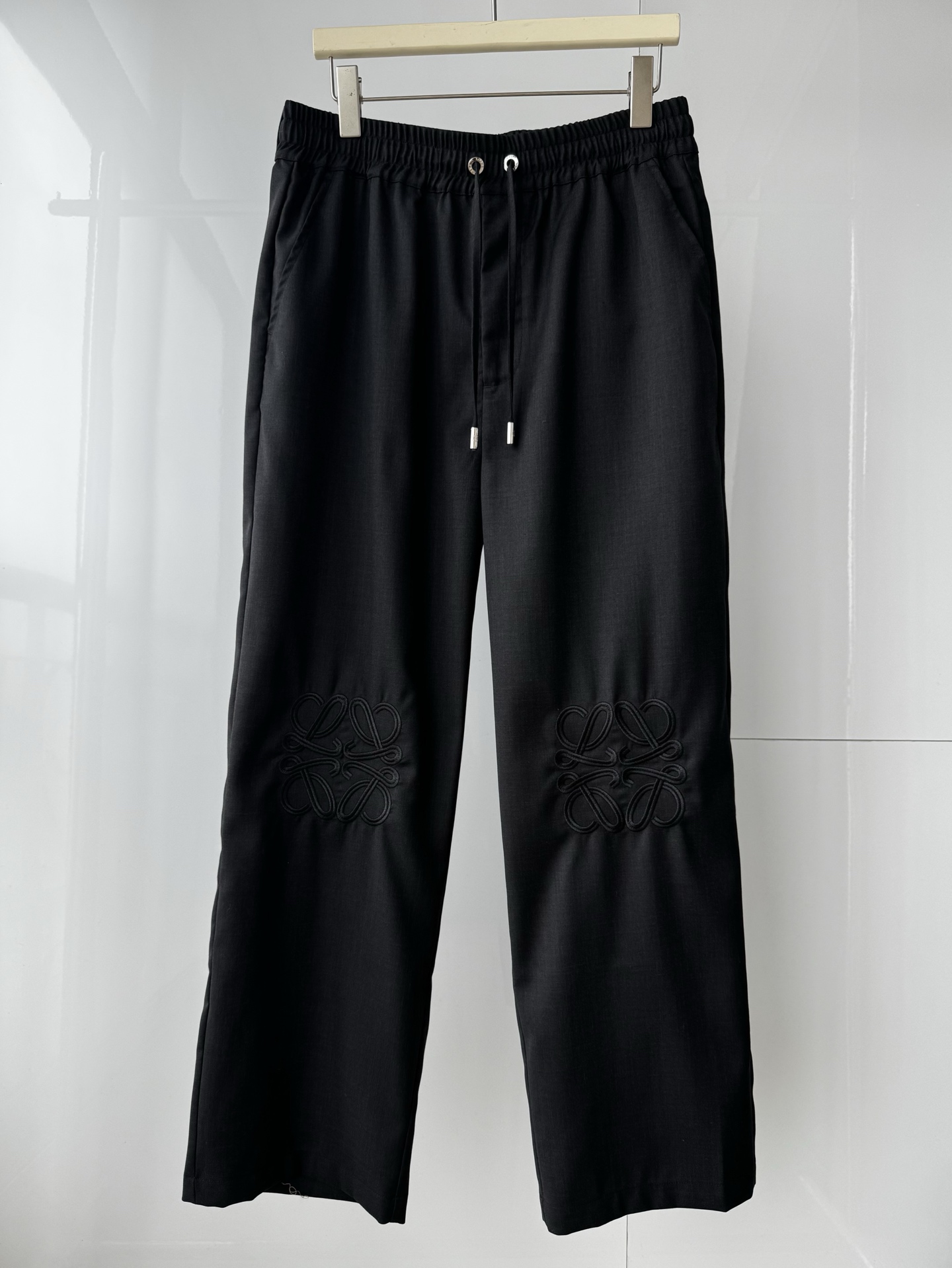 NO:723381,L0EWE Loewe's new suit/can be sold separately, soft thin wool fabric, LOGO embroidered straight stretch pocket pants, versatile and easy to wear SMLXL, Loewe-clothing, loro piana, loewe,19860909L0EWE 罗意威新款套装/可单出 羊毛柔软薄款面料 LOGO刺绣直筒弹力口袋裤 百搭好穿 SMLXL,罗意威-服装,loro piana,loewe,,Women's clothing