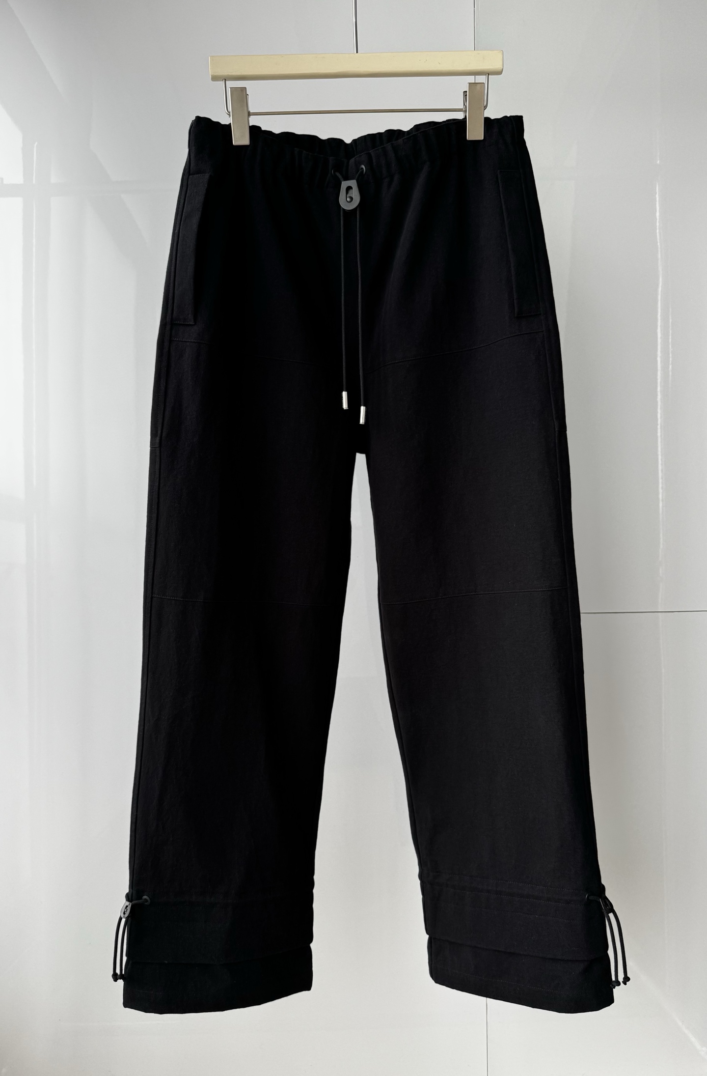 NO:723344,Maison Margiela MM6 Maison Margiela's new heavyweight black cotton and linen straight-leg loose casual pants. Double-layer stitching design on the trouser legs. Perfect details and strong sense of layering. They are all adjustable and loose. SMLXL, men's clothing, masion margiela, masion margiela,19860909Maison Margiela MM6马吉拉新款重磅黑色棉麻直筒宽松休闲裤 裤脚双层拼接设计 细节完美且层次感强 均可调节宽松 SMLXL,男装,masion margiela,masion margiela,,Women's clothing
