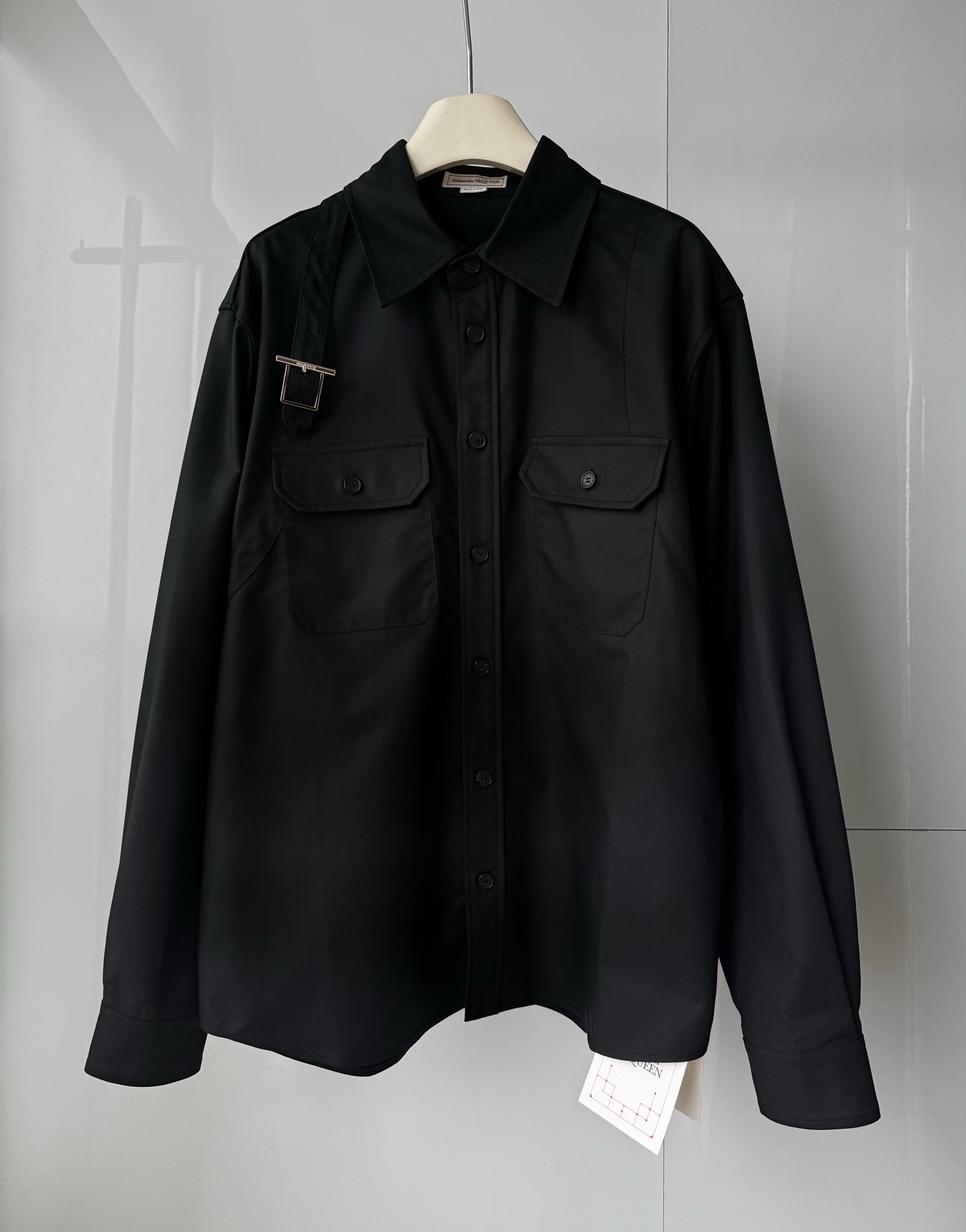 NO:723356,Alexander McQueen McQueen's new work shirt, unique fashion tailoring, custom-engraved buttons, loose fit, same style for men and women SMLXL, Prada-clothing, alexander mcqueen, prada, shirts,19860909Alexander McQueen麦昆新款工装衬衫 独特时尚剪裁 定做刻字扣子 宽松版型 男女同款 SMLXL,普拉达-服装,alexander mcqueen,prada,shirts,,Women's clothing