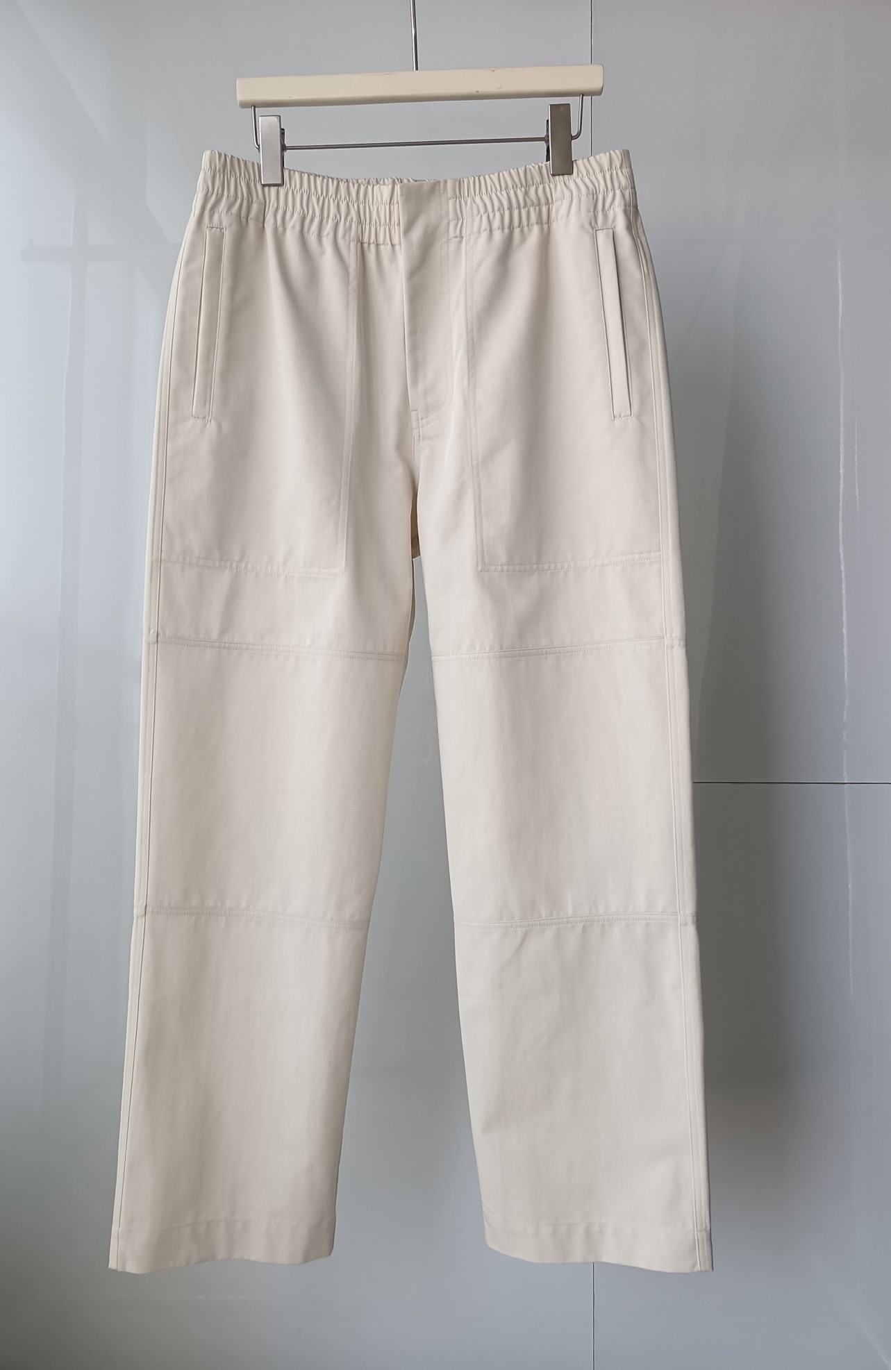 NO:744034,bottega Vene** BV's new workwear casual pants, spliced ​​tailoring design, custom-engraved hardware zipper, classic triangular folding pocket decoration, versatile style SMLXL, Bottega Veneta-clothing,bottega veneta,bottega veneta,bottega veneta,19860909bottega Vene** BV新款工装休闲裤 拼接剪裁设计 定做刻字五金拉链 经典三角折叠口袋饰 百搭款 SMLXL,葆蝶家-服装,bottega veneta,bottega veneta,bottega veneta,,Women's clothing