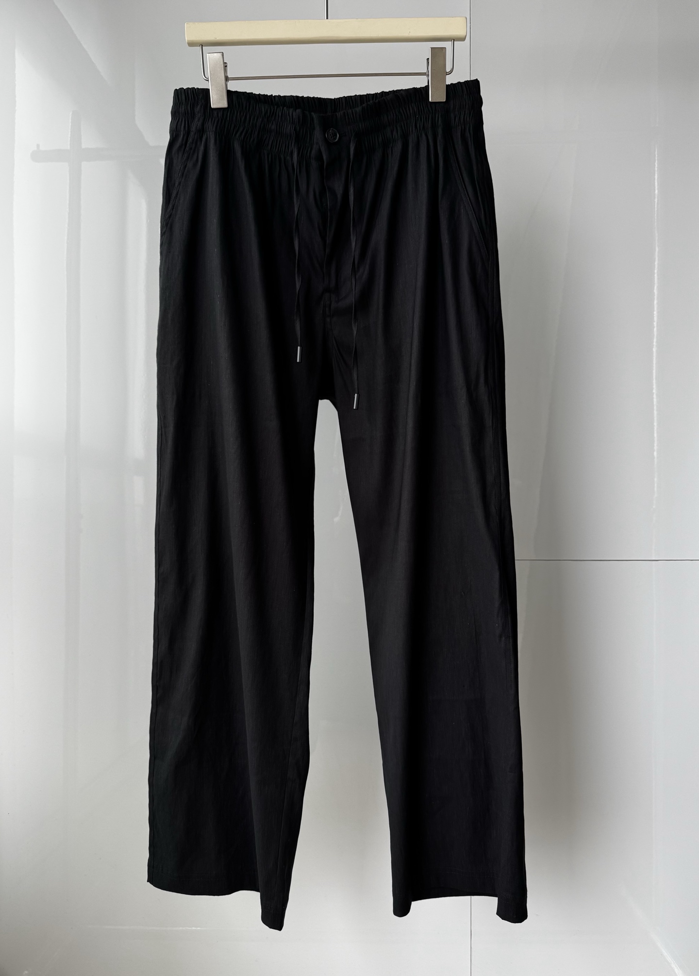 NO:784596,BBR Burberry's new pleated old-money style casual pants. Tencel Lyocell fabric is comfortable and breathable. The upper body is distinguished. The fabric has a pleated effect. Casual and versatile. SMLXL, Burberry-clothing, burberry,19860909BBR 巴宝莉新款皱褶老钱风休闲裤 天丝莱赛尔面料舒适透气 上身显贵 面料自带皱褶效果 休闲百搭 SMLXL,博柏利-服装,burberry,,Women's clothing