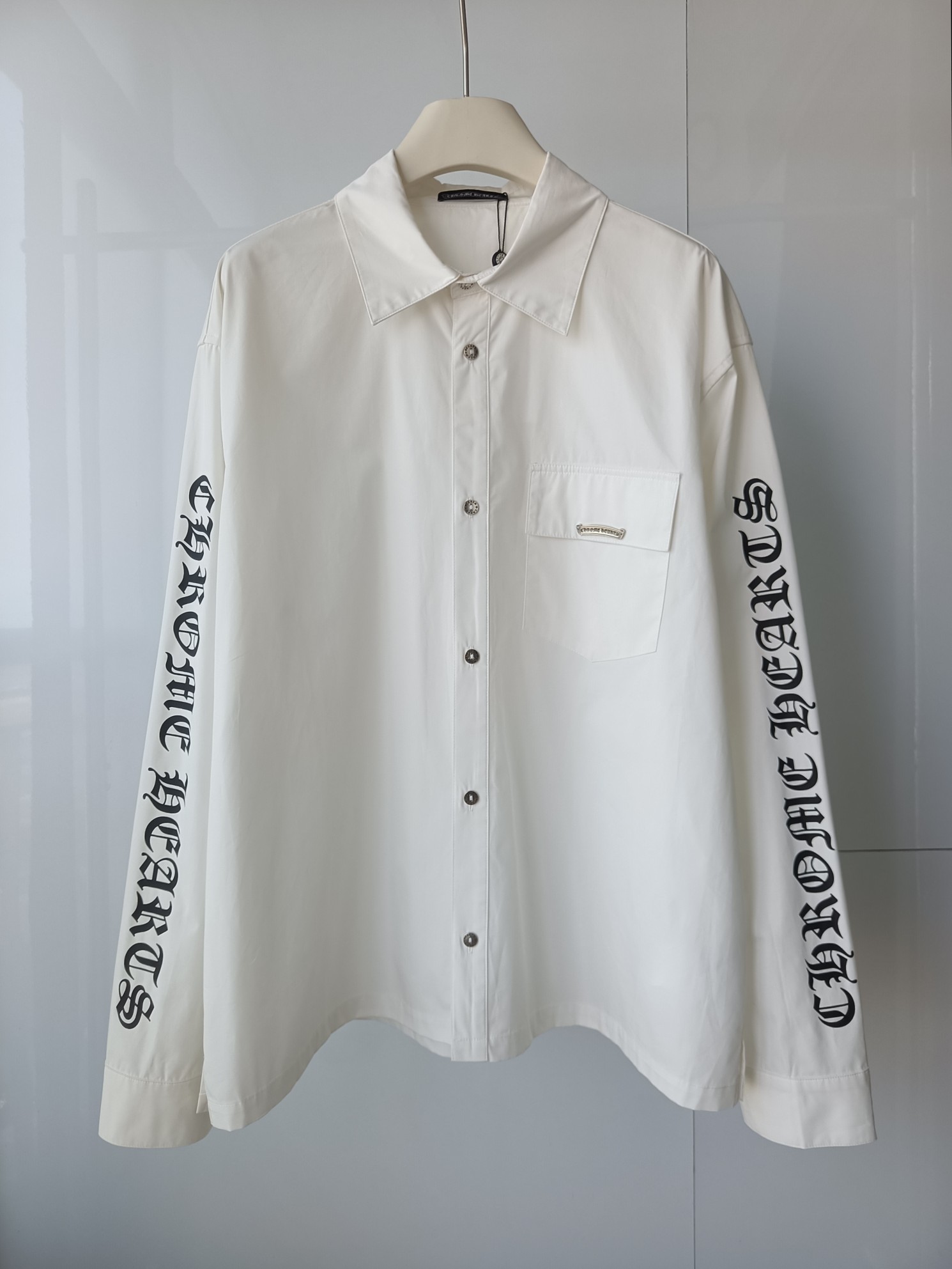 NO:775490,CH Chrome Hearts new loose casual shirt Customized hardware hand-stitched buttons Sleeve printing Unique graphic tailoring and splicing Loose and versatile version Same style for men and women SMLXL, Chrome Hearts-clothing, chrome hearts, shirts,19860909CH 克罗心新款宽松休闲衬衫 定做五金手缝扣子 衣袖印花 独特图型剪裁拼接 宽松百搭版型 男女同款 SMLXL,克罗心-服装,chrome hearts,shirts,,Women's clothing
