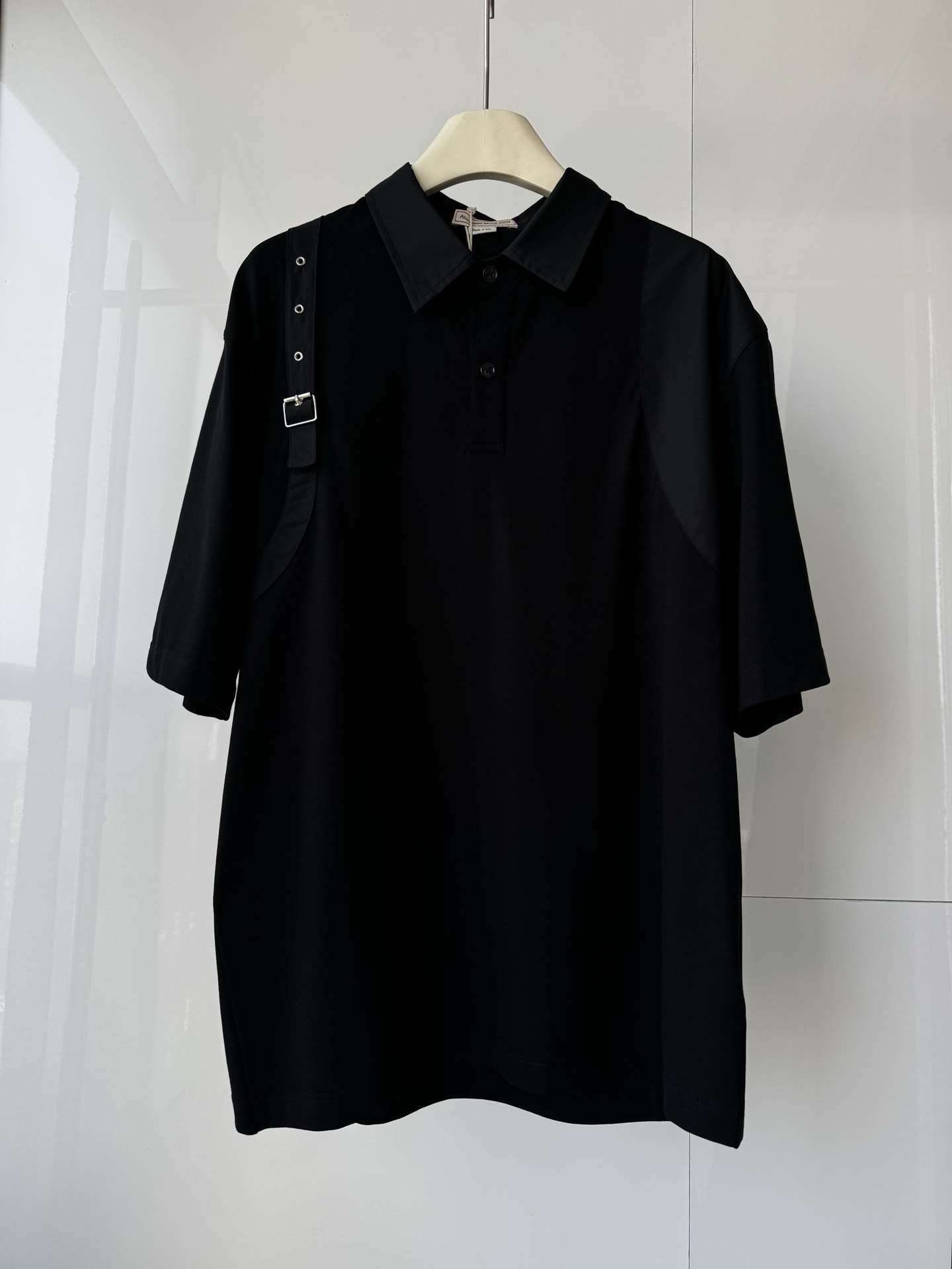 NO:775478,Alexander MCQ McQueen's new polo shoulder gun belt buckle splicing design customized buttons breathable and comfortable pique fabric casual and unique SMLXL, men's clothing, alexander mcqueen,19860909Alexander MCQ麦昆新款polo 肩部枪带扣拼接设计 定做扣子 透气舒适珠地面料 休闲独特 SMLXL,男装,alexander mcqueen,,Women's clothing