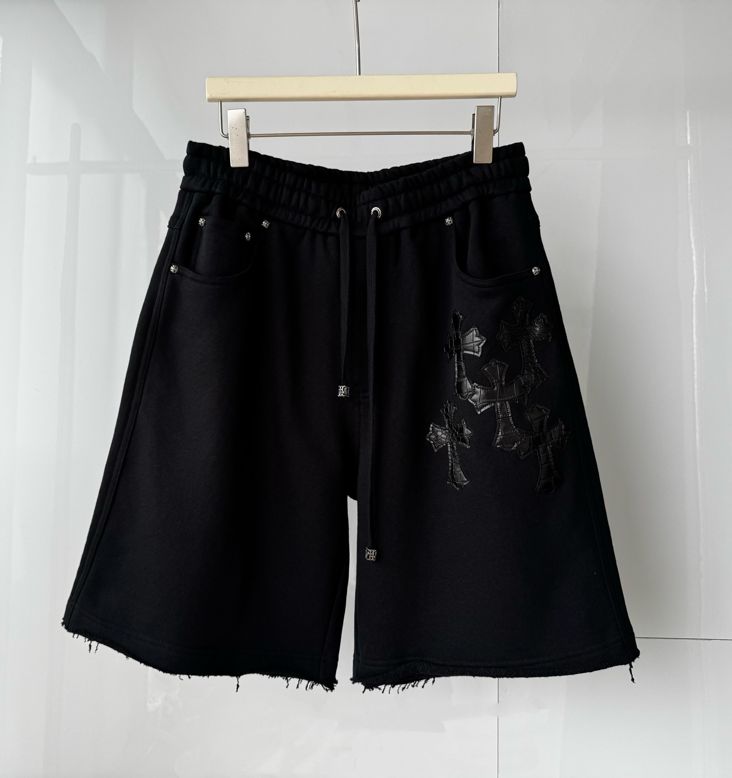 NO:784601,Chrome hearts CH new summer casual shorts Crocodile skin cross embroidery Cotton loop fabric is loose and breathable Customized hardware Versatile casual SMLXL, Chrome hearts-clothing, chrome hearts, shorts, crocodile skin,19860909克罗心 CH夏装新款休闲短裤 鳄鱼皮十字架贴皮刺绣 棉圈面料宽松透气 定做五金饰 百搭休闲 SMLXL,克罗心-服装,chrome hearts,shorts,crocodile skin,,Women's clothing