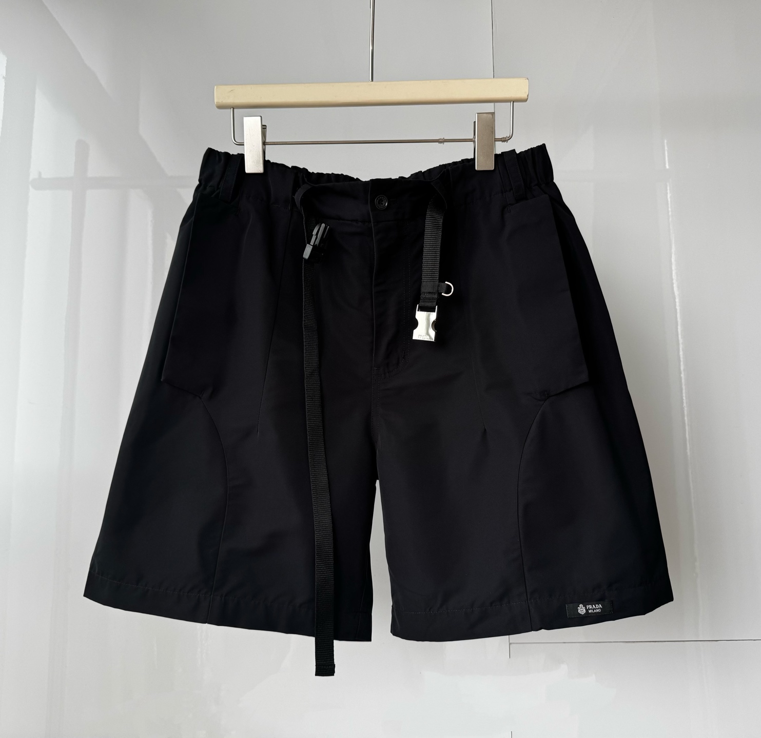 NO:784606,PRA** Prada's new workwear functional casual shorts, custom-engraved hardware, adjustable elastic waist, small logo decoration, versatile and casual in summer, SMLXL, Prada-clothing, prada, prada, shorts,19860909PRA** 普拉达新款工装机能休闲短裤 定做刻字五金 可调节松紧腰围 logo小标饰 夏季百搭休闲 SMLXL,普拉达-服装,prada,prada,shorts,,Women's clothing