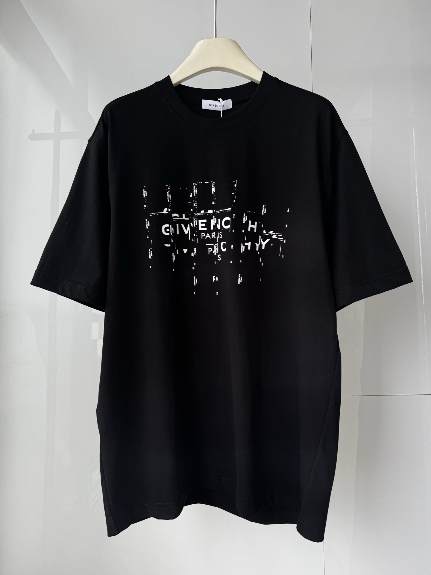 NO:853727,GVC Givenchy's new round neck short sleeves, pure cotton soft fabric, distressed broken film print, loose fit, same style for men and women SMLXL, Givenchy-clothing, givenchy, T-shirt,19860909GVC 纪梵希新款圆领短袖 纯棉柔软面料 做旧破碎胶片印花 宽松版型 男女同款 SMLXL,纪梵希-服装,givenchy,T-shirt,,Women's clothing