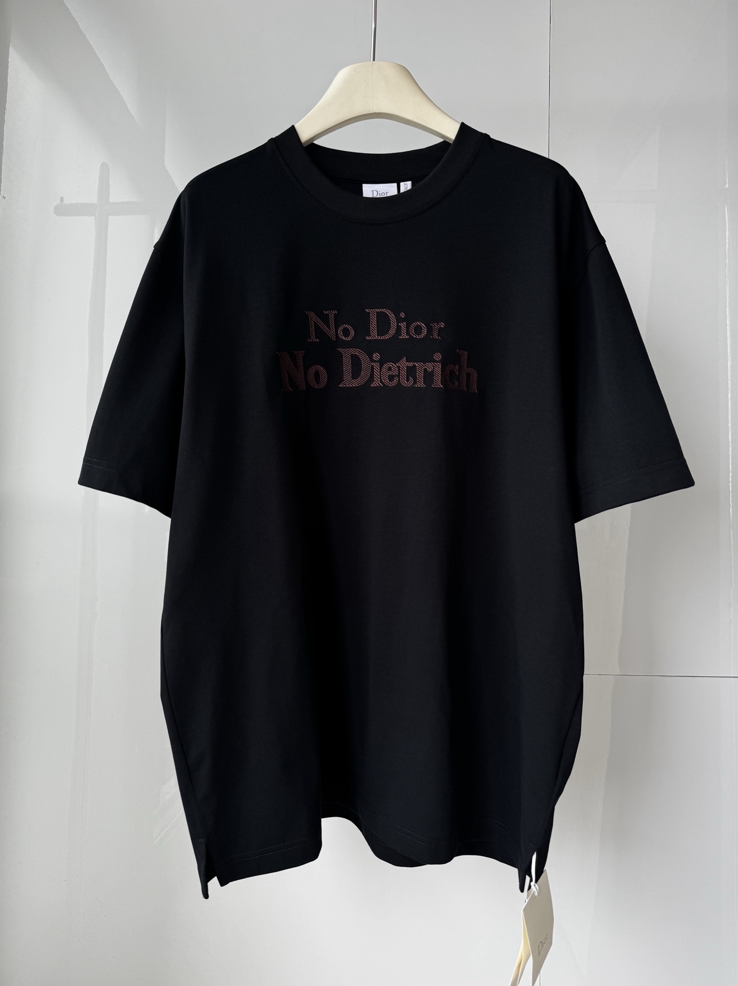 NO:853714,D1OR new summer clothes, loose round neck short sleeves, 'No Dior' logo embroidery process, brown leather badge, versatile and casual, same style for men and women SMLXL, Dior-clothing, dior, dior, T-shirt,19860909D1OR 夏装新款宽松圆领短袖 “No Dior”识标刺绣工艺 咖色皮牌饰 百搭休闲 男女同款 SMLXL,迪奥-服装,dior,dior,T-shirt,,Women's clothing