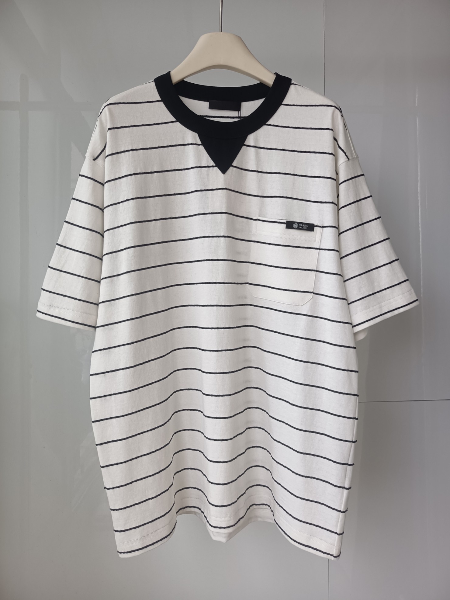 NO:864478,PRA** Summer new style Prada striped round neck short sleeves, pure cotton fabric, small pocket logo decoration, triangle neckline splicing, loose fit, same style for men and women SMLXL, Prada-clothing, prada, prada, T-shirt,19860909PRA** 夏装新款普拉达条纹圆领短袖 纯棉面料 口袋小标饰 三角领口拼接 宽松版型 男女同款 SMLXL,普拉达-服装,prada,prada,T-shirt,,Women's clothing