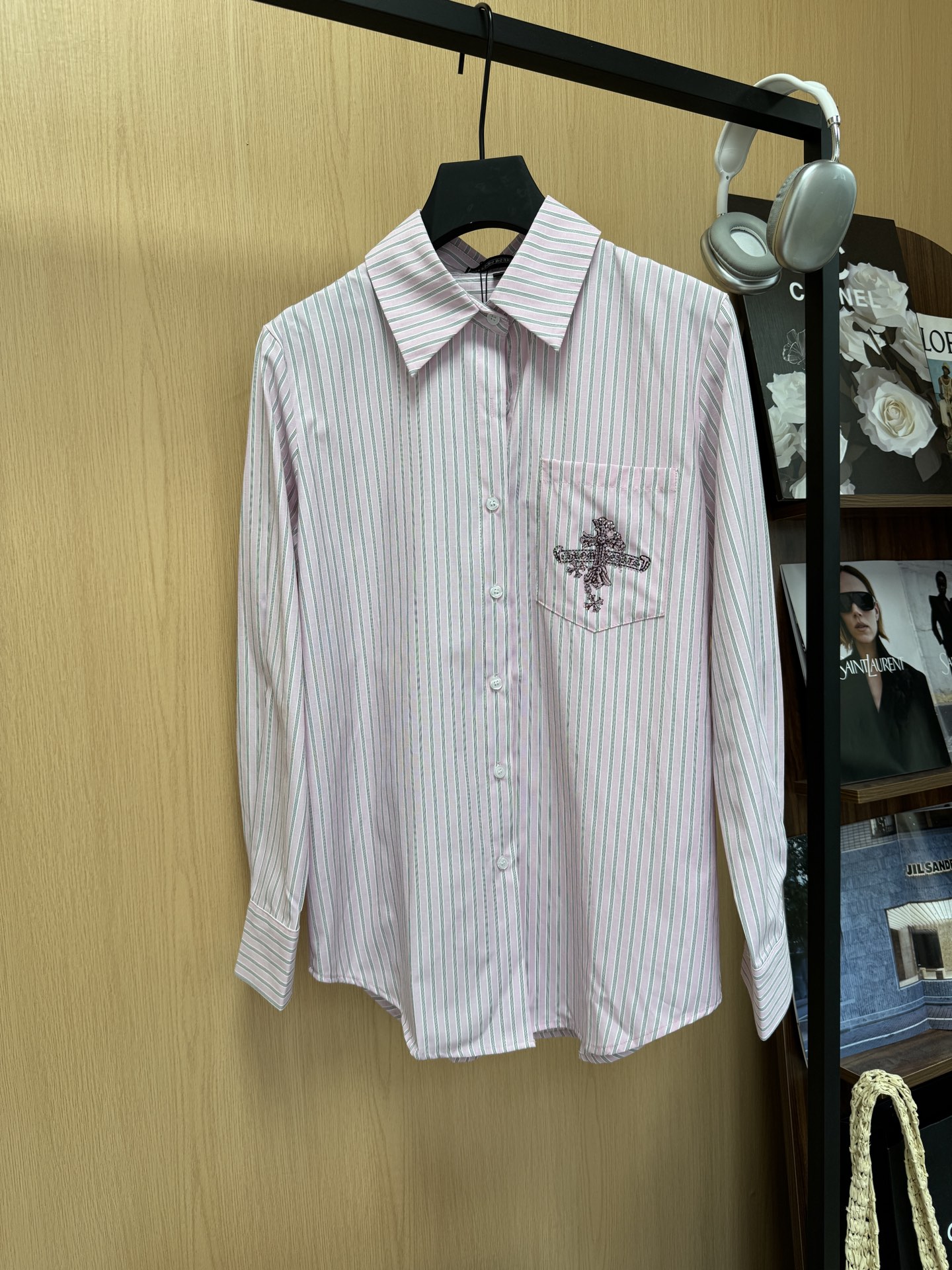 NO:905545,Chrome Hearts 26 new spring and summer striped shirt, Sanskrit cross pink printed diamonds, loose fit, single color, sml code,,chrome hearts,shirts,19860909克罗心26春夏新款条纹衬衫 梵文十字架粉色印花钻钻 宽松版型 单色 sml码,,chrome hearts,shirts,,Women's clothing