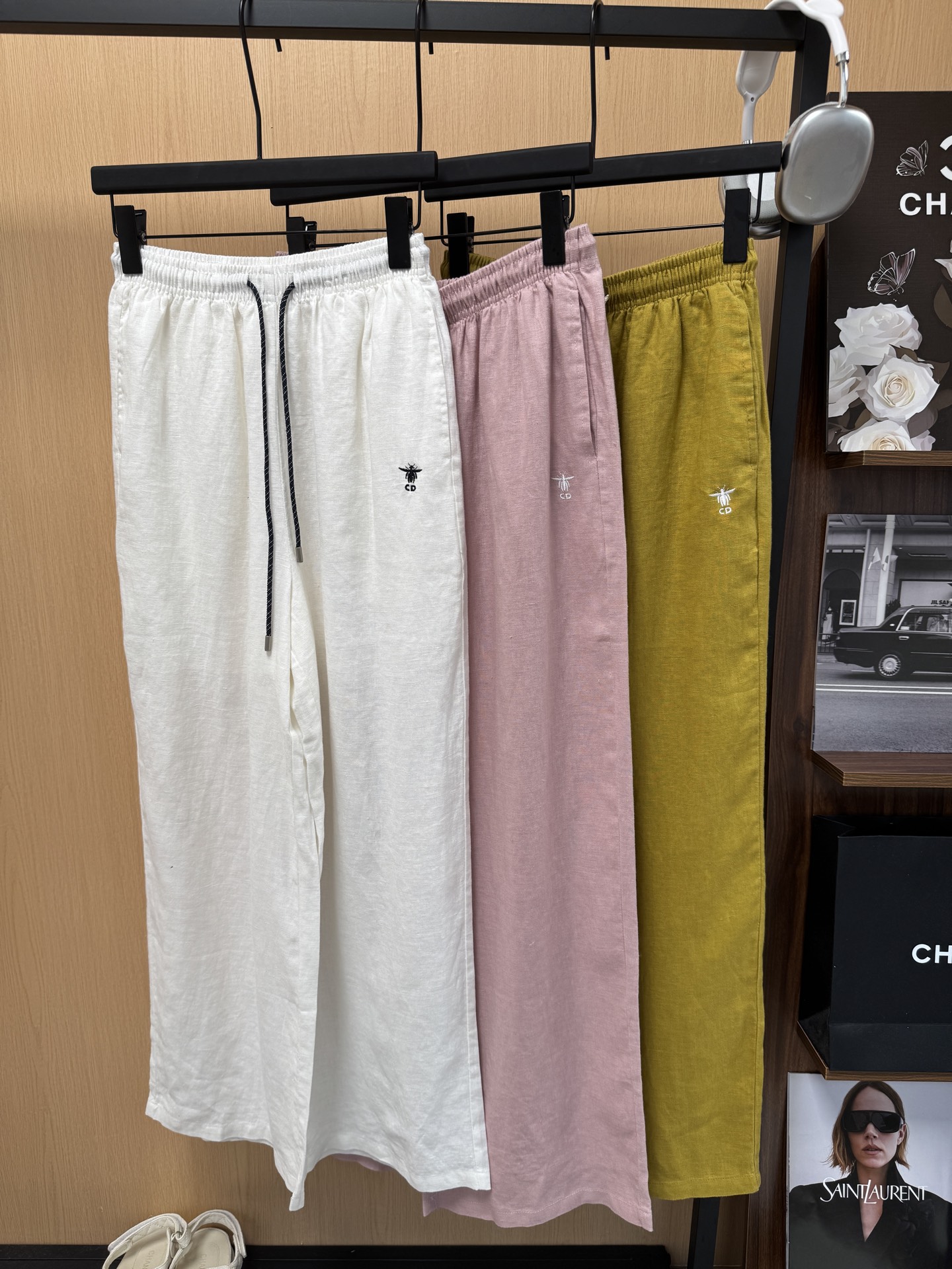 NO:892291,Dio* 26 hot new summer series ~ Little Bee embroidered linen wide-leg pants 3 colors sml code,,dior,19860909Dio* 26夏季新款火爆系列款～ 小蜜蜂绣花亚麻阔腿裤 3色sml码,,dior,,Women's clothing