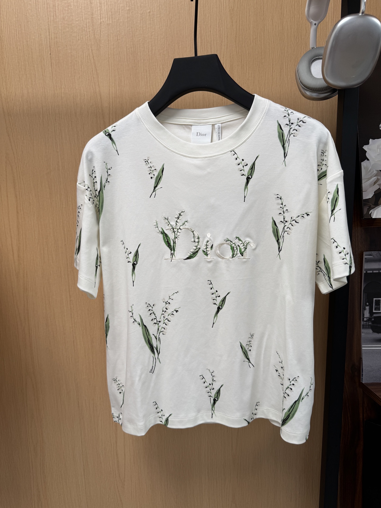 NO:891181,Dio* 26 new summer short-sleeved T-shirt, floral print logo embroidery pattern, loose fit, single color sml code,, dior, T-shirt, tees, t-shirt,19860909Dio* 26夏季新款短袖T恤 花卉印花logo刺绣图案 宽松版型 单色sml码,,dior,T-shirt,tees，t-shirt,,Women's clothing