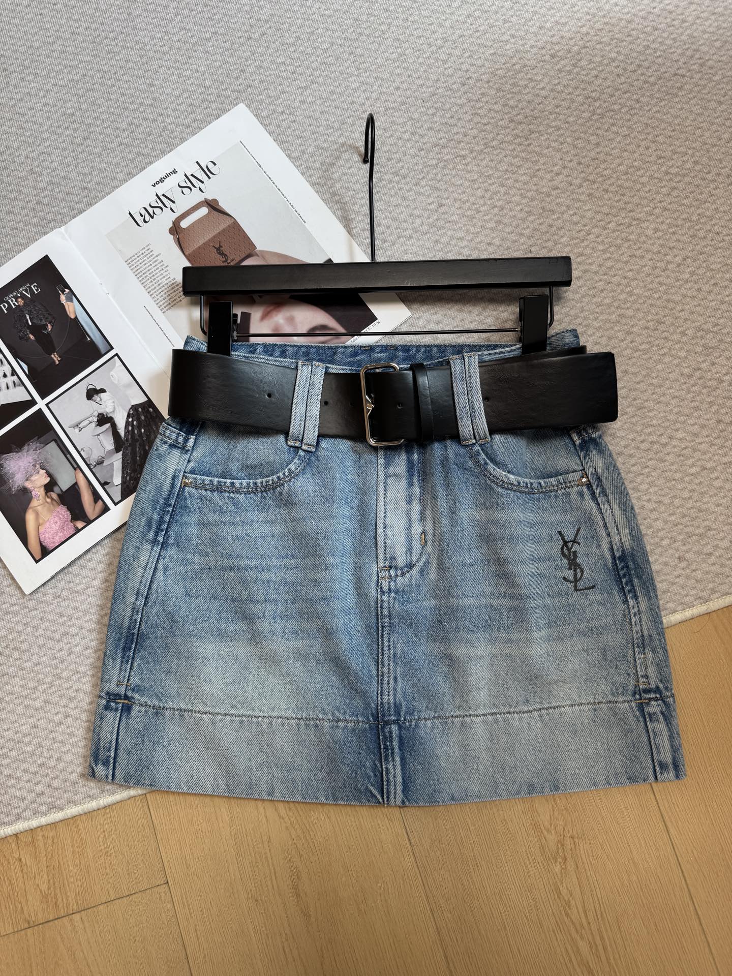NO:900077,YSL Saint Laurent 26 summer hot continuation series ~ Exclusive customized gear three-dimensional printed denim skirt, wide hem design, high waist straight version, single color smlxl code,,saint laurent,saint laurent,skirts,19860909YSL 圣罗兰26夏季火爆延续系列款～ 独家定制齿轮立体印花牛仔短裙 下摆宽边设计高腰直筒版型 单色smlxl码,,saint laurent,saint laurent,skirts,,Women's clothing