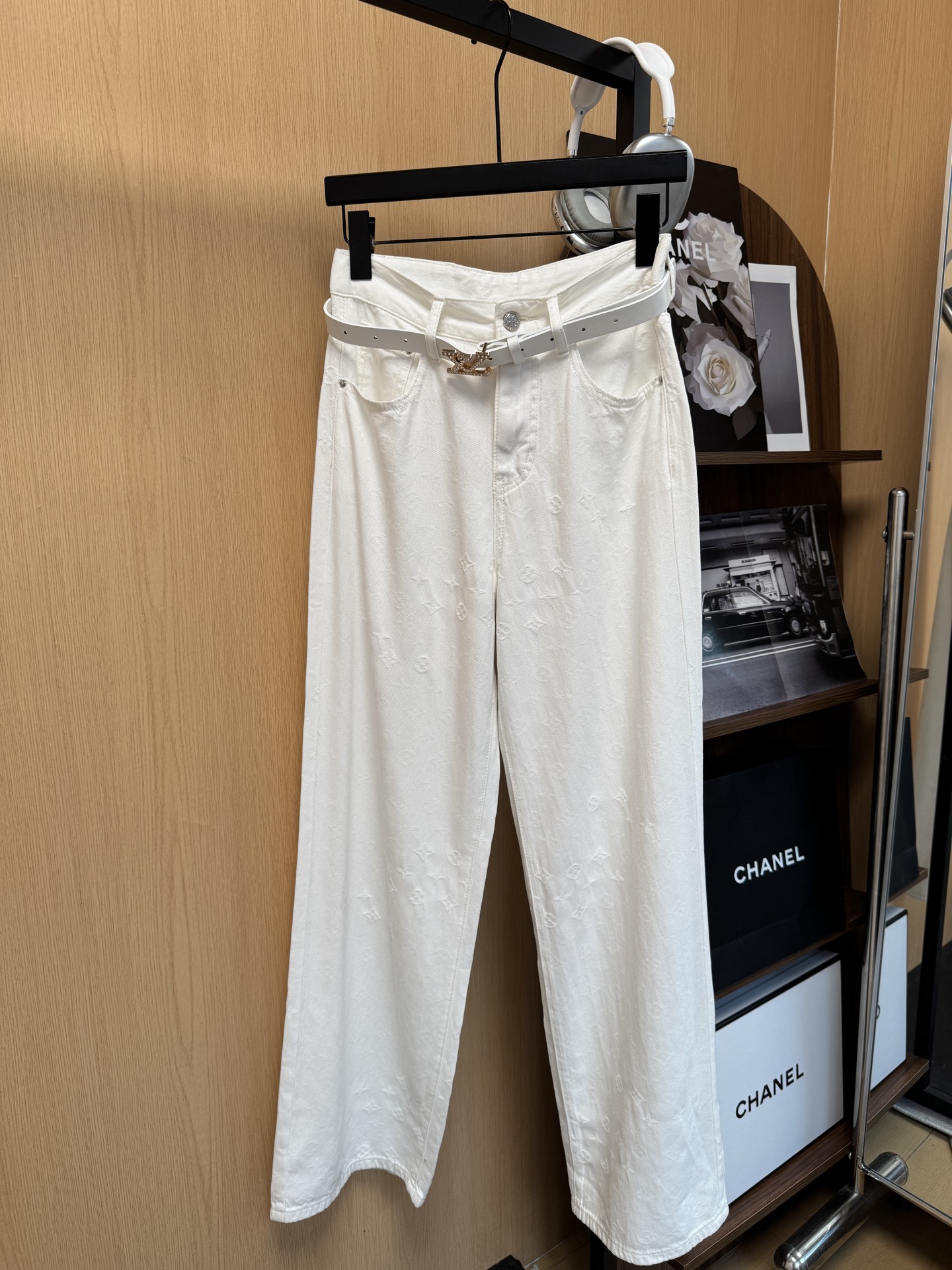 NO:893156,LV 26 summer new jacquard denim straight style, exclusive custom-made old flower dark pattern Tencel fabric, ultra-thin and drapey, with belt, single color smlxl code,, Louis Vuitton,19860909LV 26夏季新款提花牛仔直筒款 独家定制老花暗纹天丝面料 超薄有垂感 配腰带 单色smlxl码,,louis vuitton,,Women's clothing