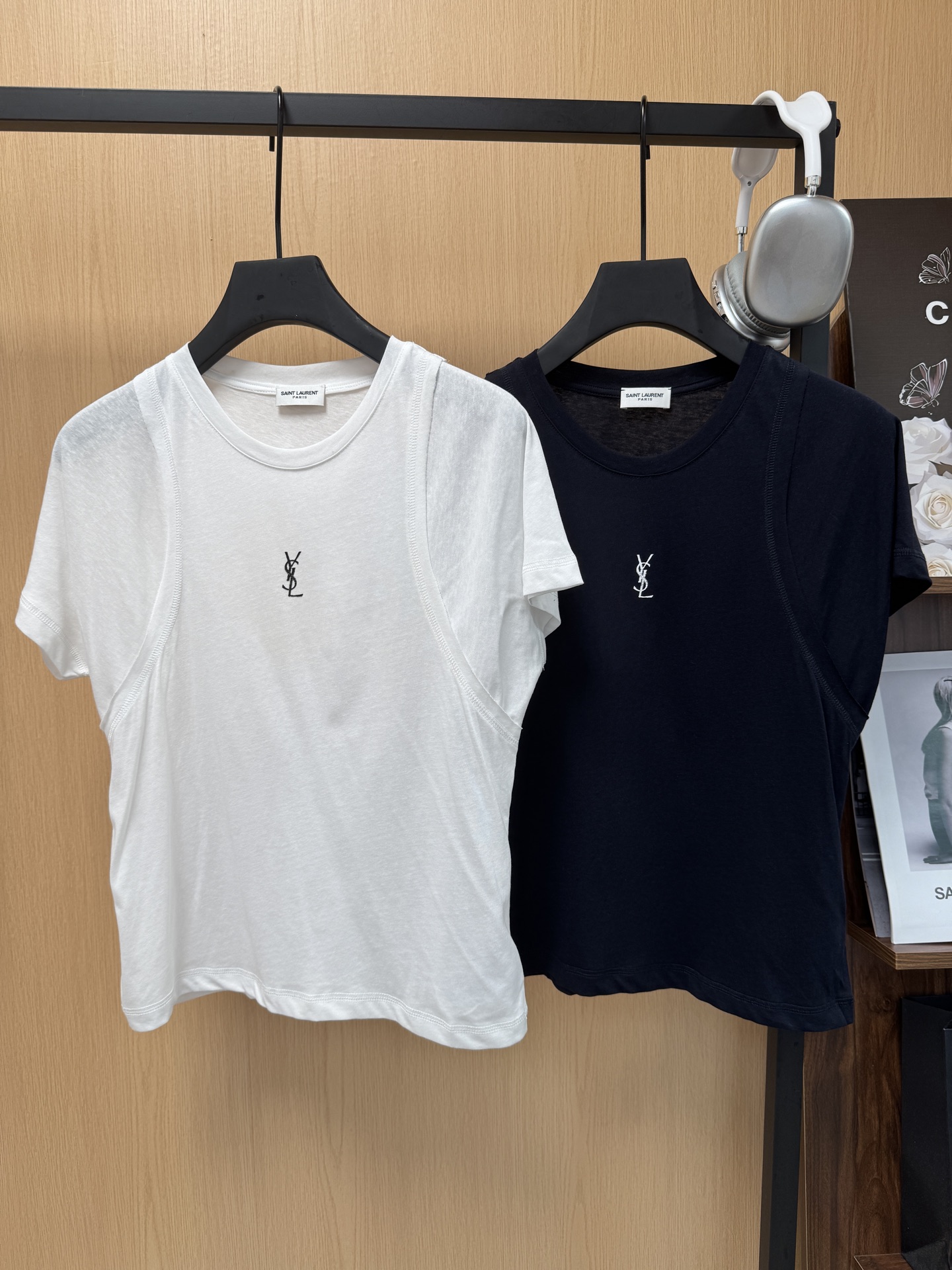 NO:909245,YSL 26 summer continuation series~ Spliced ​​fake two-piece round neck short-sleeved T-shirt Exclusively customized diagonal texture fabric Gear logo printing on the chest 2-color sml code, saint laurent, T-shirt,19860909YSL 26夏季延续系列款～ 拼接假两件圆领短袖T 独家定制斜纹理面料 胸前齿轮logo印花 2色sml码,,saint laurent,T-shirt,,Women's clothing