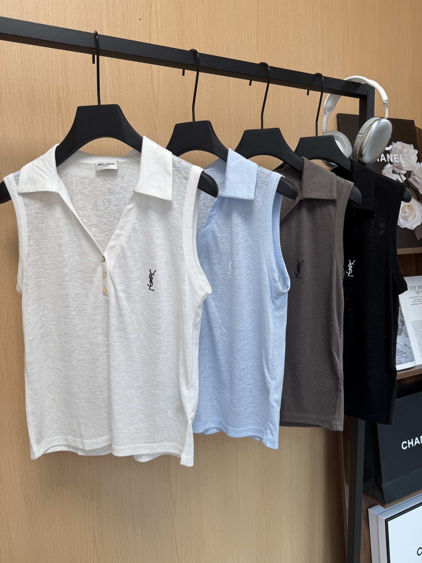 NO:901206,YSL Saint Laurent 26 summer hot continuation series ~ Exclusive customized gear logo printed lapel vest Lyocell Tencel fabric is light and breathable. Summer versatile item 4 colors sml code, saint laurent, saint laurent,19860909YSL 圣罗兰26夏季火爆延续系列款～ 独家定制齿轮logo印花翻领背心 莱赛尔天丝面料轻薄透气 夏日百搭单品 4色 sml码,,saint laurent,saint laurent,,Women's clothing