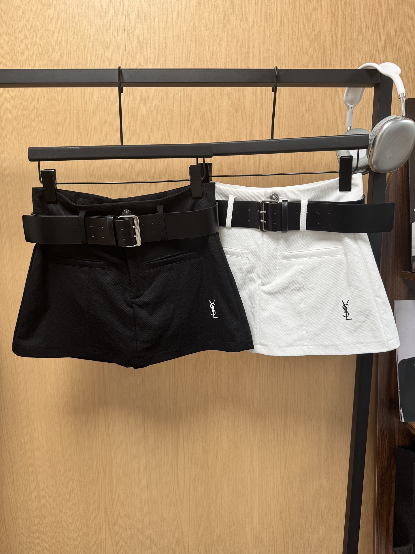 NO:893159,YSL Saint Laurent 26 summer hot continuation series~ Exclusive customized gear three-dimensional printed pants and skirts, high waist, double buckle, small A version, with belt, smlxl code,,saint laurent,saint laurent,skirts,19860909YSL 圣罗兰26夏季火爆延续系列款～ 独家定制齿轮立体印花裤裙 高腰双扣小A版型 配皮带 smlxl码,,saint laurent,saint laurent,skirts,,Women's clothing