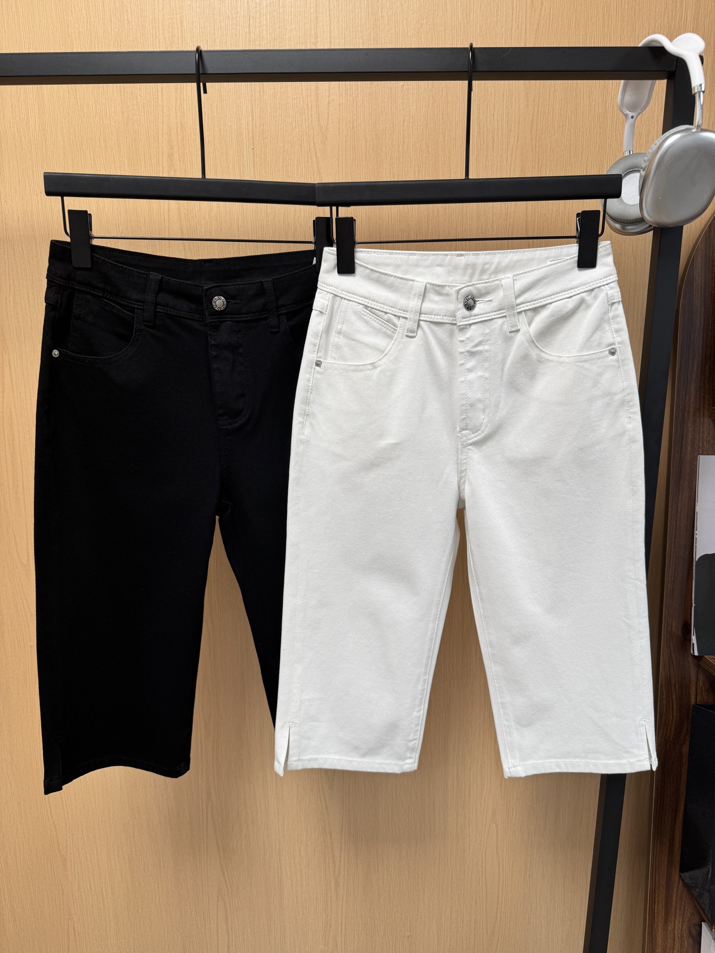 NO:905538,Prad* Prada 26 summer leather brand series continuation model, exclusive custom-made high-waisted denim five-point riding pants, pure cotton high-elastic fabric, strong tolerance, super correct version!  Versatile leg-showing 2 colors smlxl size, prada, prada,19860909Prad*普拉达26夏季皮牌系列延续款 独家定制高腰牛仔五分骑马裤 纯棉高弹力面料 包容性强 版型超正！百搭显腿型 2色smlxl码,,prada,prada,,Women's clothing