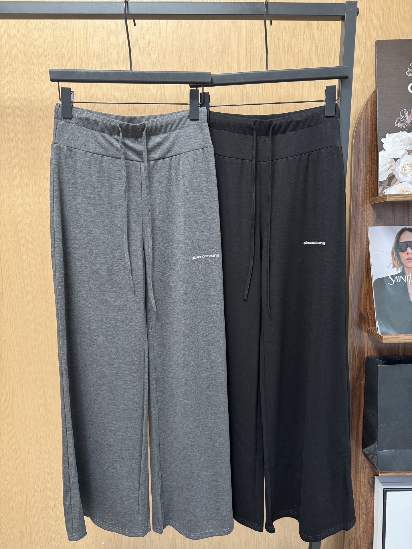 NO:903838,King 26 new style liquid trousers with hot silver letters. Ultra-thin fabric is very comfortable and drapey. 2 colors sml code,,alexander wang,19860909大王26新款烫银字母液态长裤 超薄面料非常舒适有垂感 2色sml码,,alexander wang,,Women's clothing