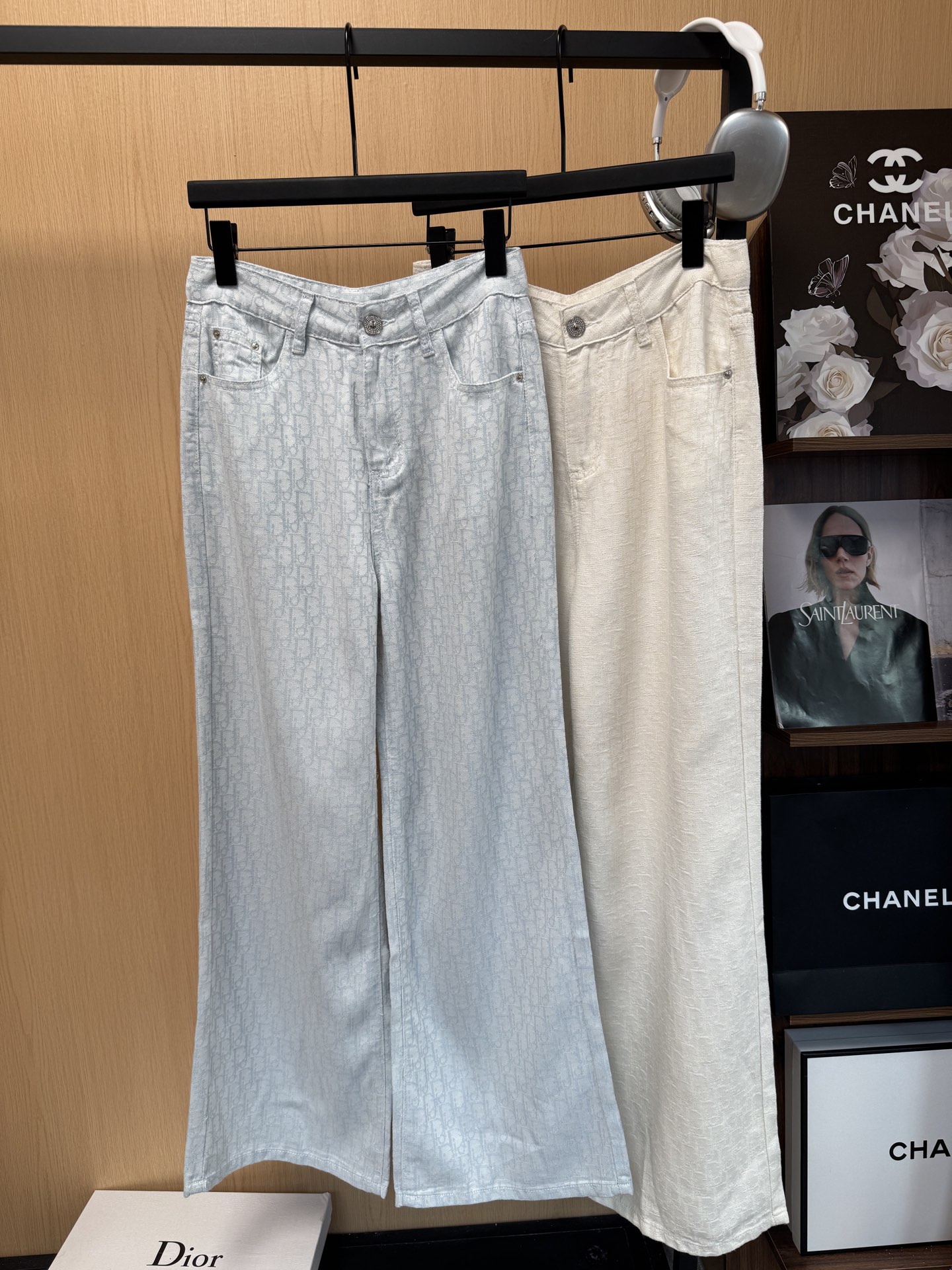 NO:908509,Dio*Dior 26 new jacquard straight wide-leg pants. Exclusive customization of fine glitter gold thread presbyopia pattern. Tencel denim fabric. Light and drapey. 2 colors smlxl code,, dior, dior,19860909Dio*迪奥26新款提花直筒阔腿裤 独家定制细闪金丝线老花图案 天丝牛仔面料 轻薄有垂感 2色smlxl码,,dior,dior,,Women's clothing