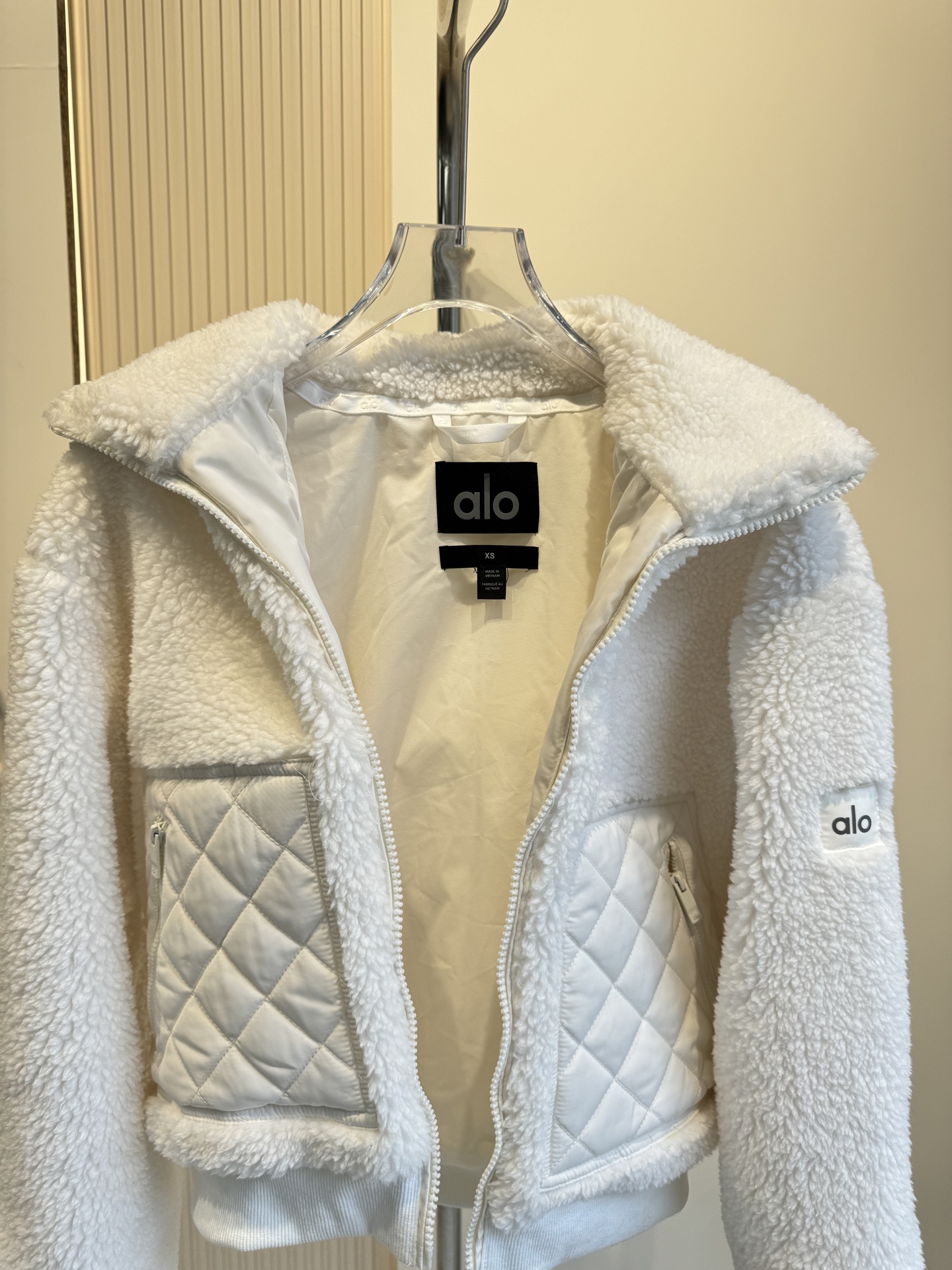 Alo Yoga Faux Fur Zip Up Jacket - Cozy Fleece Cropped Jacket for Women 3 i1754907655953 5767 0 2