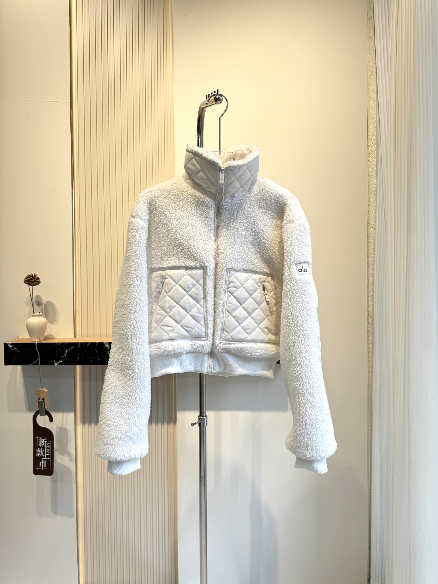 Alo Yoga Faux Fur Zip Up Jacket - Cozy Fleece Cropped Jacket for Women 1 i1754907656006 1113 0 0