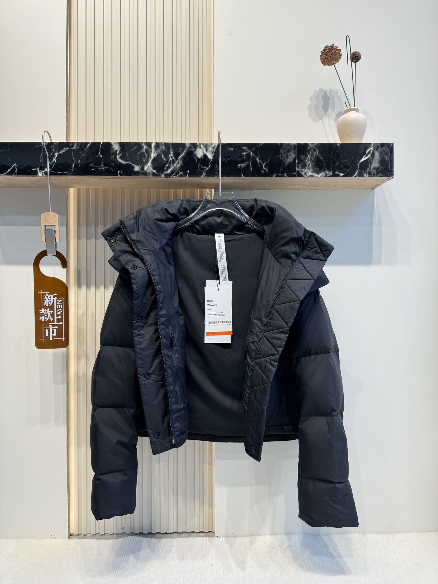 💰500（顶级版本）
𝐋𝐮𝐥𝐮𝐥𝐞𝐦𝐨𝐧 𝐖𝐮𝐧𝐝𝐞𝐫 𝐏𝐮𝐟𝐟 四格羽绒服 

颜色：骨白色

尺码：2码 4码 6码 8码 10码