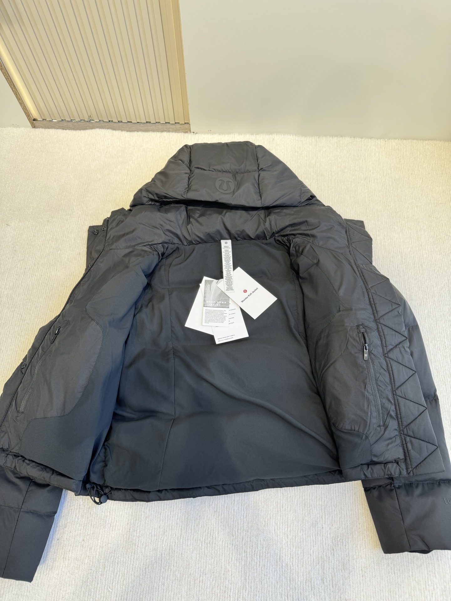 💰500（顶级版本）
𝐋𝐮𝐥𝐮𝐥𝐞𝐦𝐨𝐧 𝐖𝐮𝐧𝐝𝐞𝐫 𝐏𝐮𝐟𝐟 四格羽绒服 

颜色：骨白色

尺码：2码 4码 6码 8码 10码