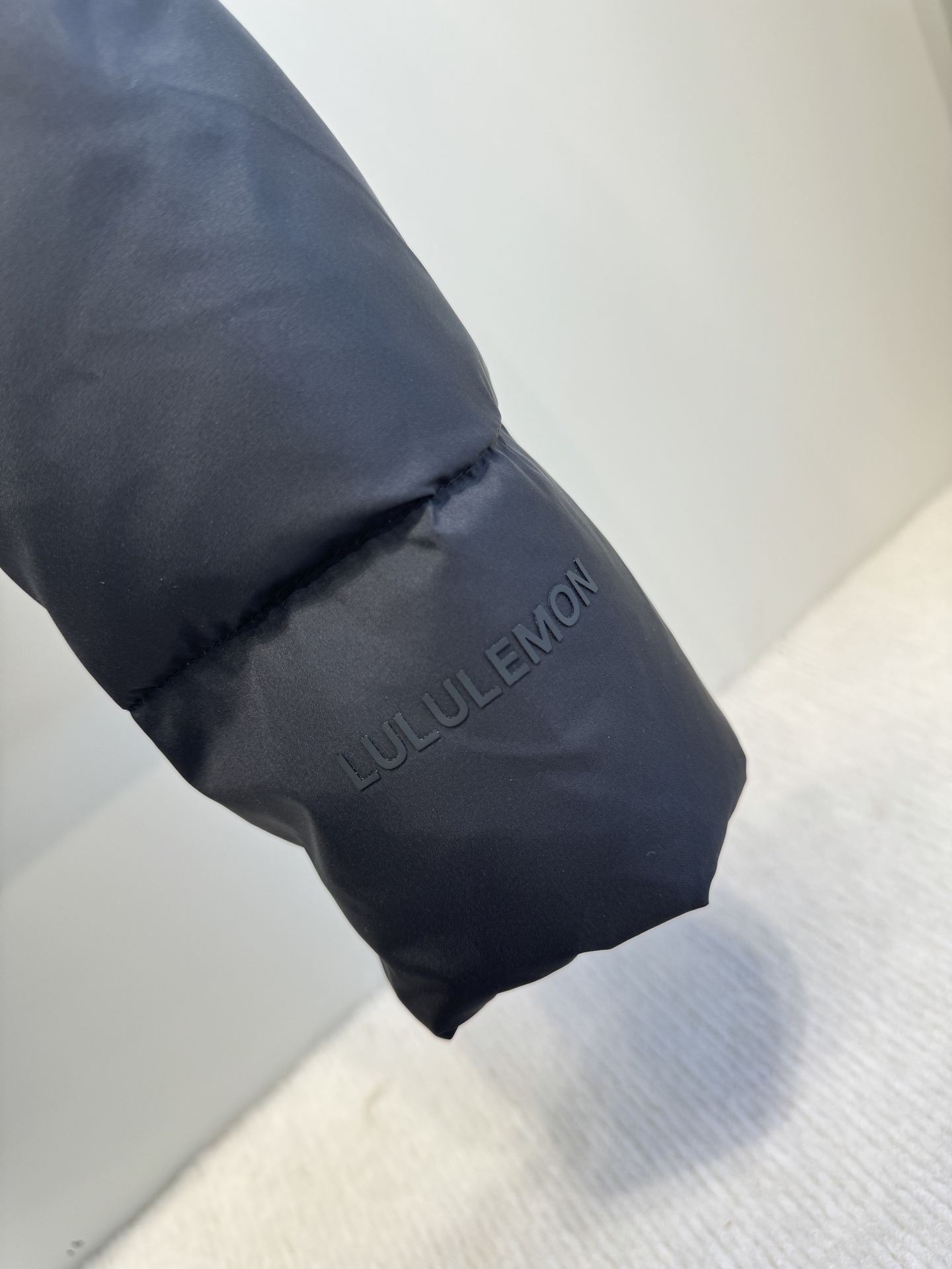 💰500（顶级版本）
𝐋𝐮𝐥𝐮𝐥𝐞𝐦𝐨𝐧 𝐖𝐮𝐧𝐝𝐞𝐫 𝐏𝐮𝐟𝐟 四格羽绒服 

颜色：骨白色

尺码：2码 4码 6码 8码 10码