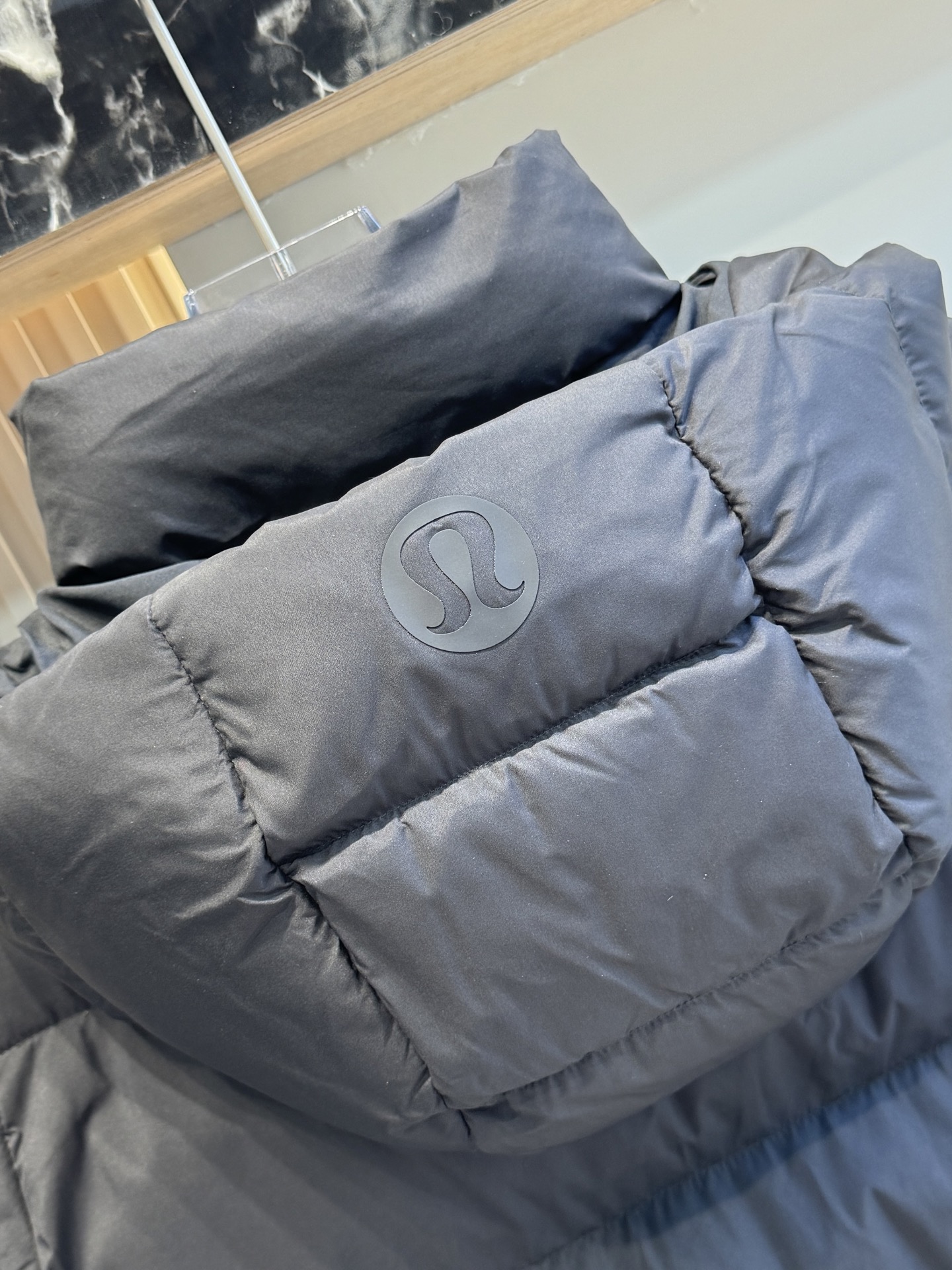 💰500（顶级版本）
𝐋𝐮𝐥𝐮𝐥𝐞𝐦𝐨𝐧 𝐖𝐮𝐧𝐝𝐞𝐫 𝐏𝐮𝐟𝐟 四格羽绒服 

颜色：骨白色

尺码：2码 4码 6码 8码 10码