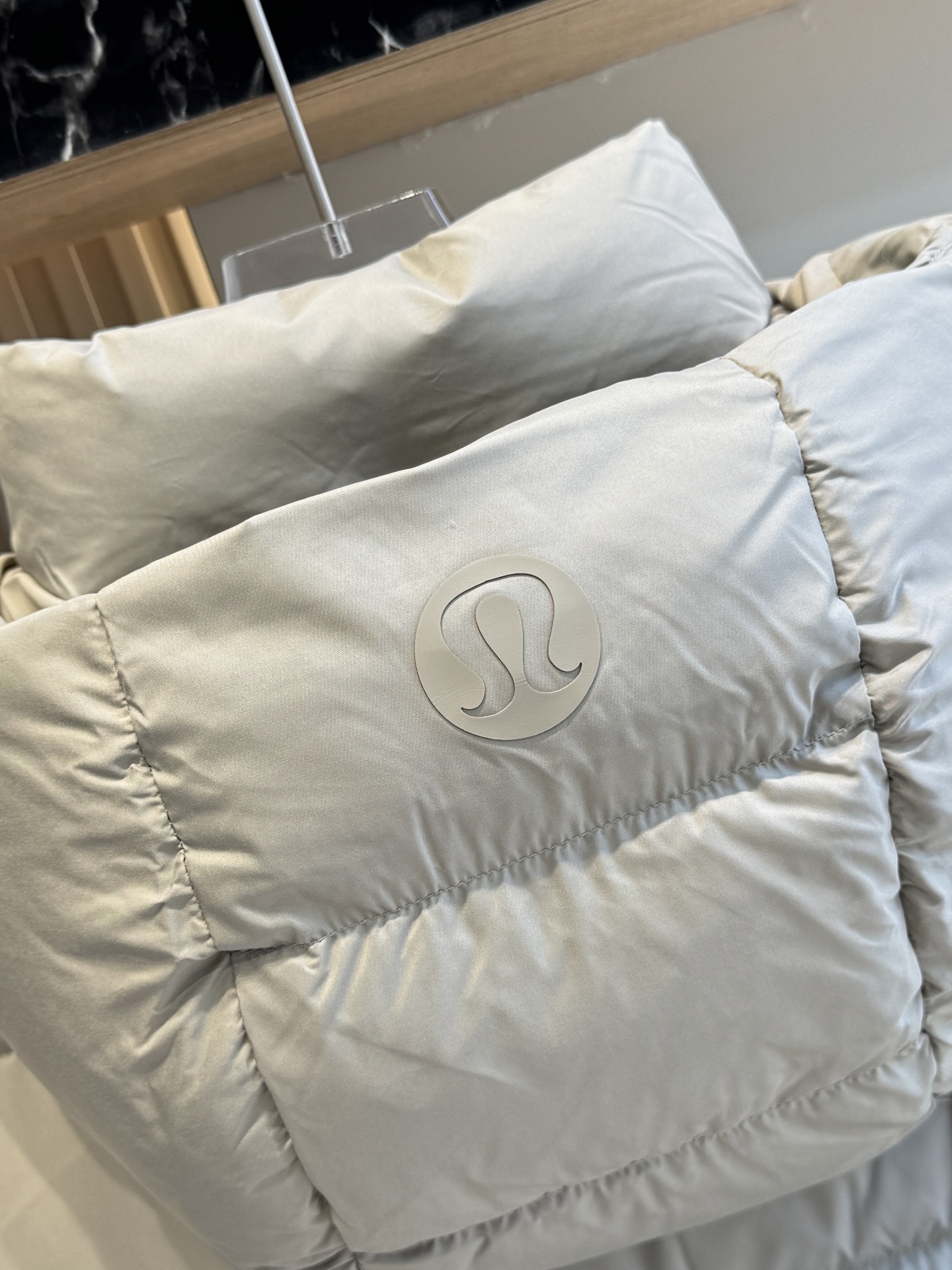 💰500（顶级版本）
𝐋𝐮𝐥𝐮𝐥𝐞𝐦𝐨𝐧 𝐖𝐮𝐧𝐝𝐞𝐫 𝐏𝐮𝐟𝐟 四格羽绒服 

颜色：骨白色

尺码：2码 4码 6码 8码 10码