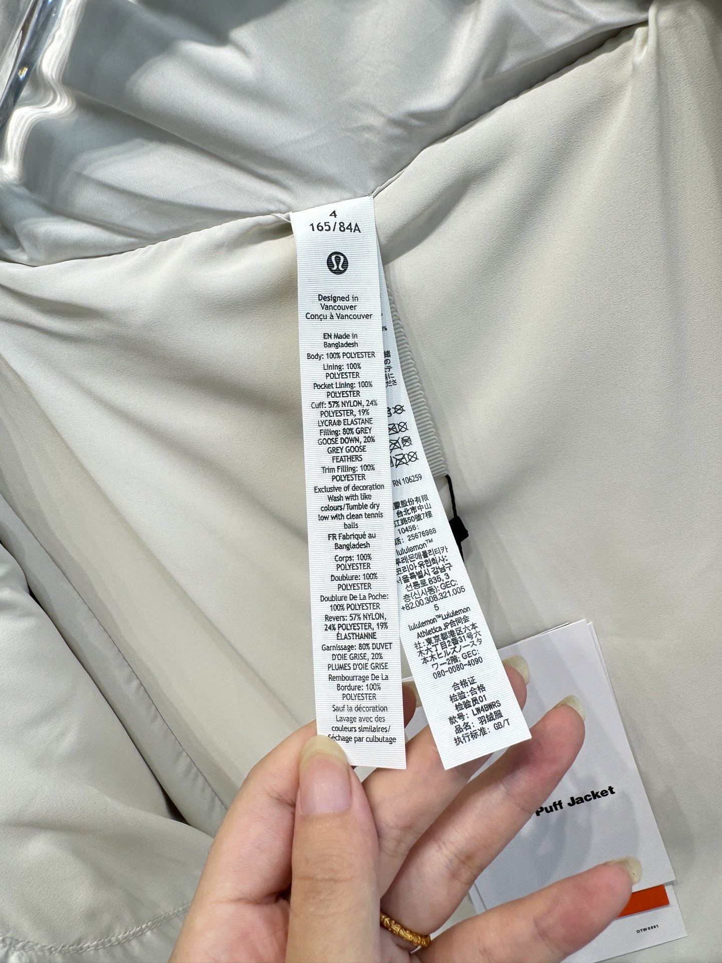 💰500（顶级版本）
𝐋𝐮𝐥𝐮𝐥𝐞𝐦𝐨𝐧 𝐖𝐮𝐧𝐝𝐞𝐫 𝐏𝐮𝐟𝐟 四格羽绒服 

颜色：骨白色

尺码：2码 4码 6码 8码 10码