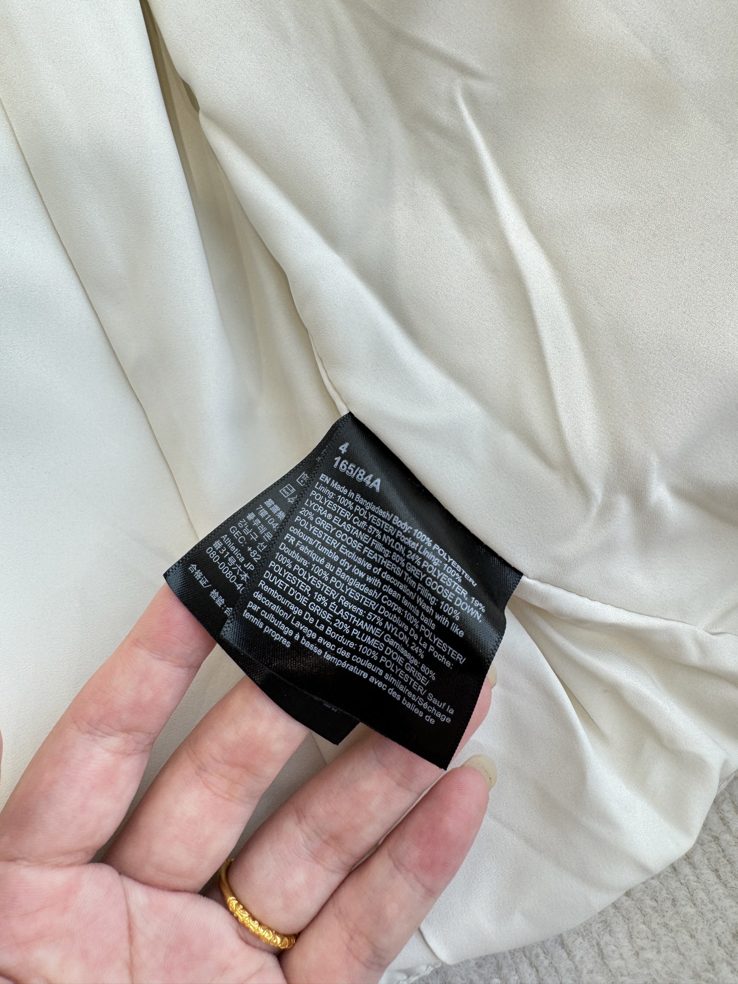 💰500（顶级版本）
𝐋𝐮𝐥𝐮𝐥𝐞𝐦𝐨𝐧 𝐖𝐮𝐧𝐝𝐞𝐫 𝐏𝐮𝐟𝐟 四格羽绒服 

颜色：骨白色

尺码：2码 4码 6码 8码 10码