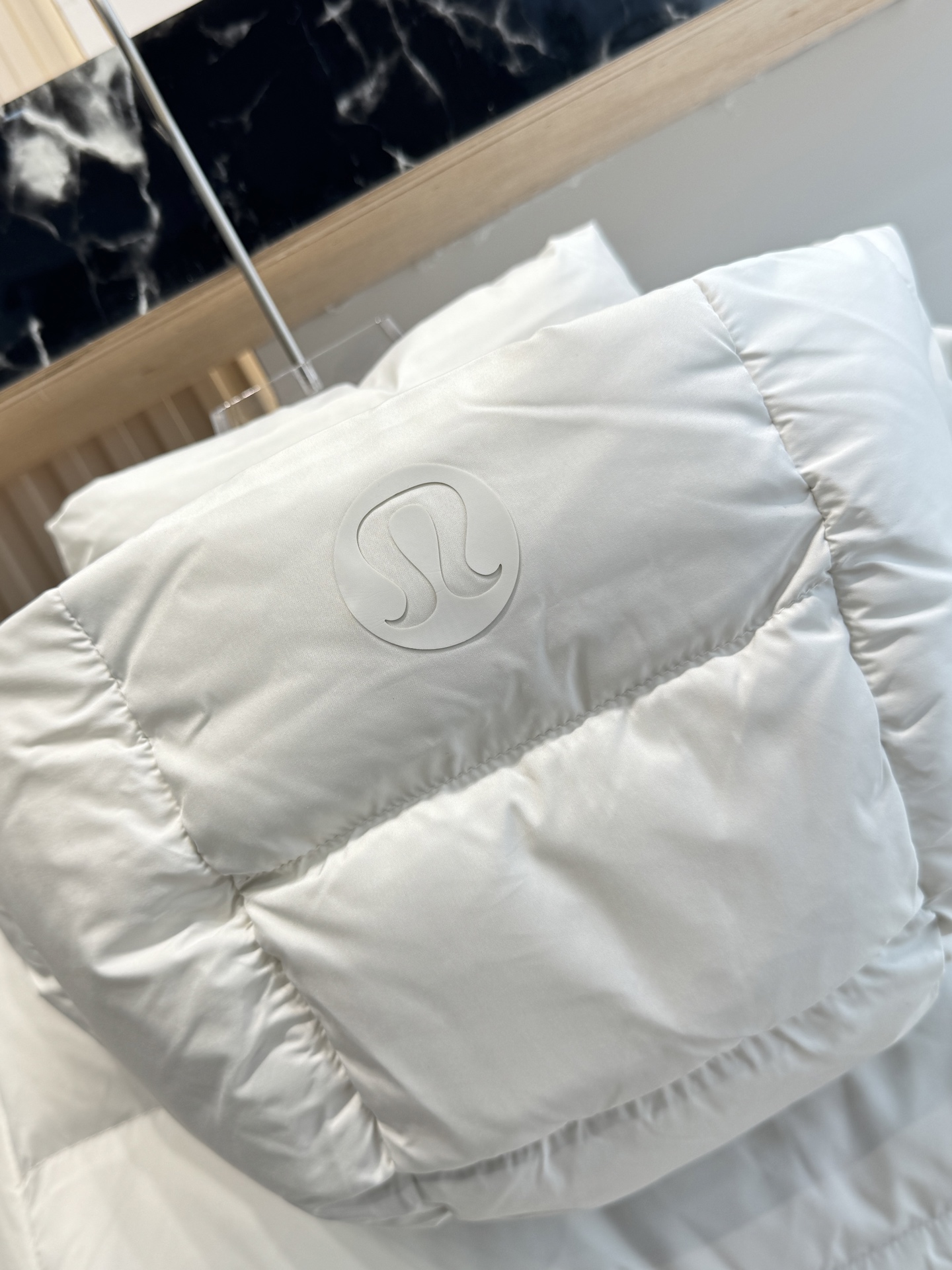 💰500（顶级版本）
𝐋𝐮𝐥𝐮𝐥𝐞𝐦𝐨𝐧 𝐖𝐮𝐧𝐝𝐞𝐫 𝐏𝐮𝐟𝐟 四格羽绒服 

颜色：骨白色

尺码：2码 4码 6码 8码 10码