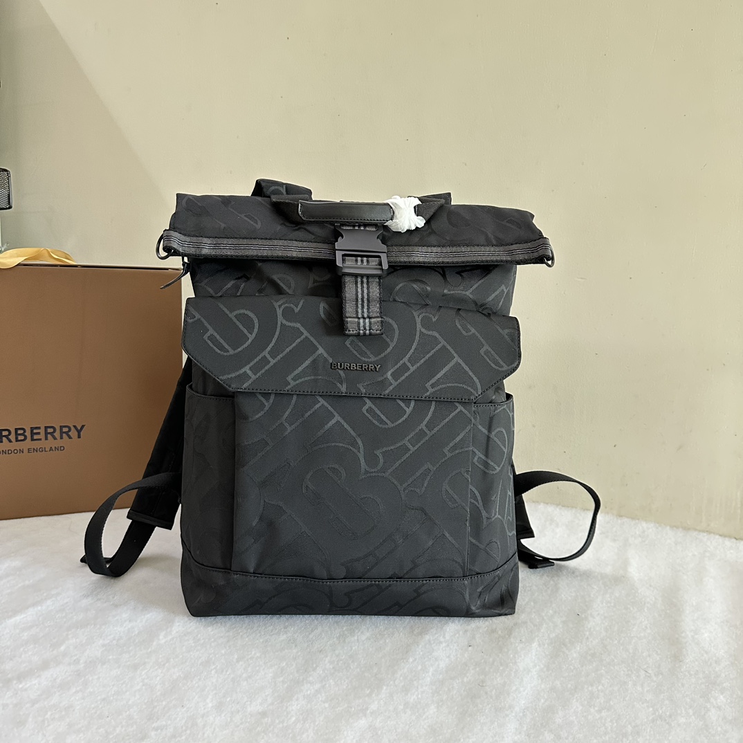 25 new product launch Burberry original Burberry backpack with ample space, made of cotton blended fabric. It has a rolled handle at the top and