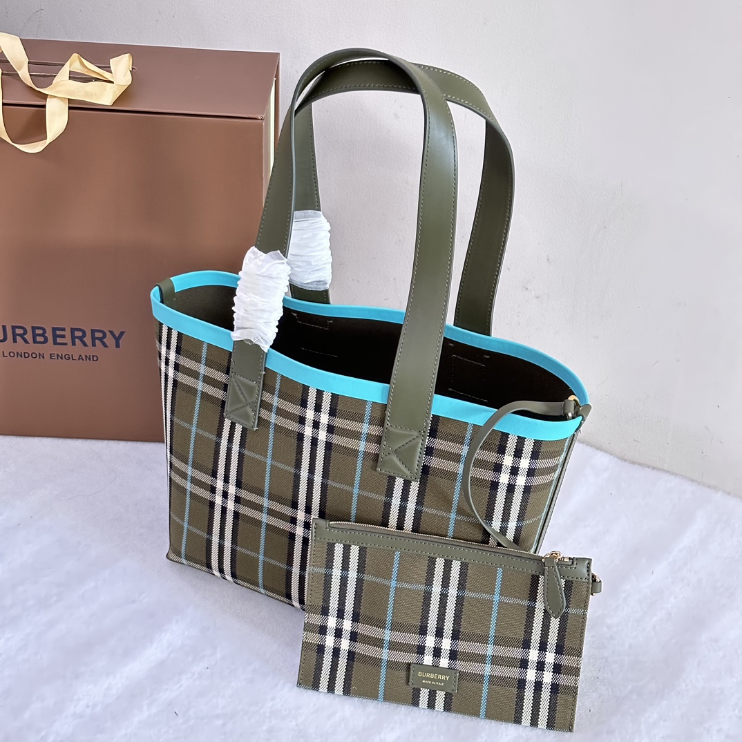 25 new product debut Burberry original Burberry plaid cotton canvas double shopping bag. Top leather handle. Open design. Hand-painted painted ed