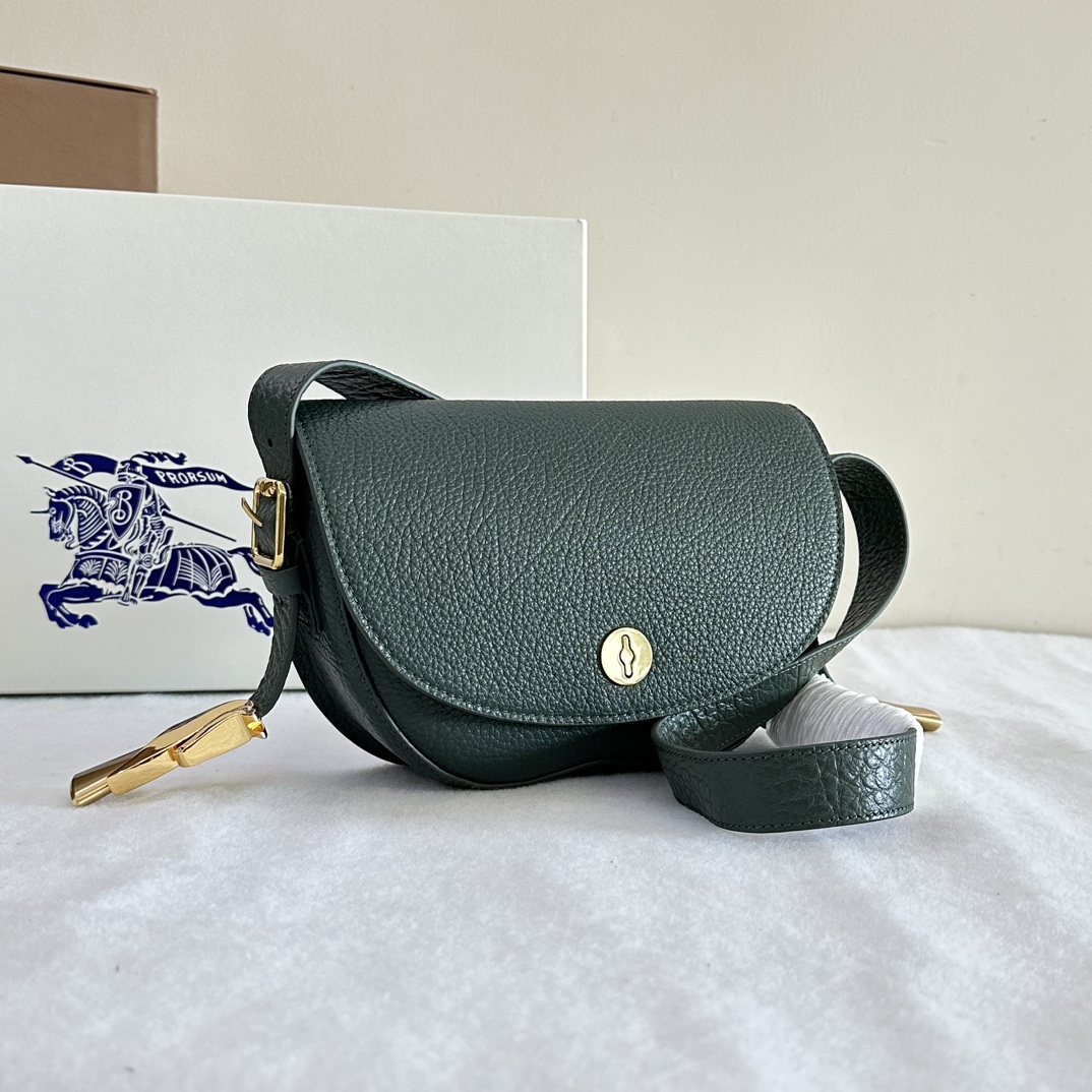 25 new product debut Burberry original factory B Chess college style cross-body bag. Full leather stand-up bag, made of full-grain calfskin fabri