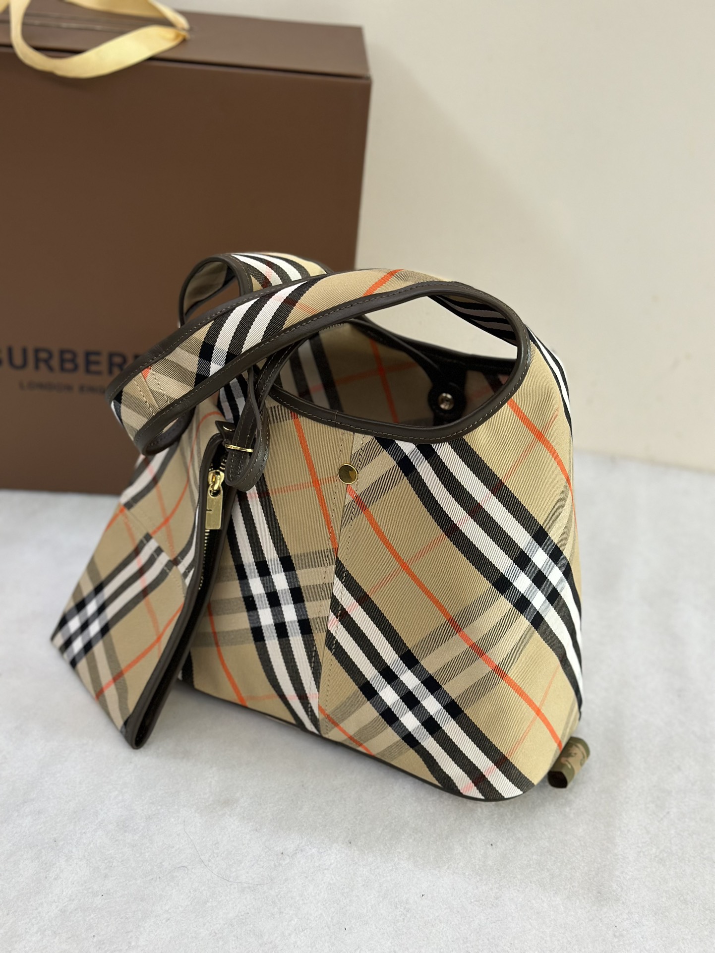 Original B bag small plaid shoulder bag, soft and upright tote bag, made of cotton twill fabric. Crafted in an Italian workshop and embellished w