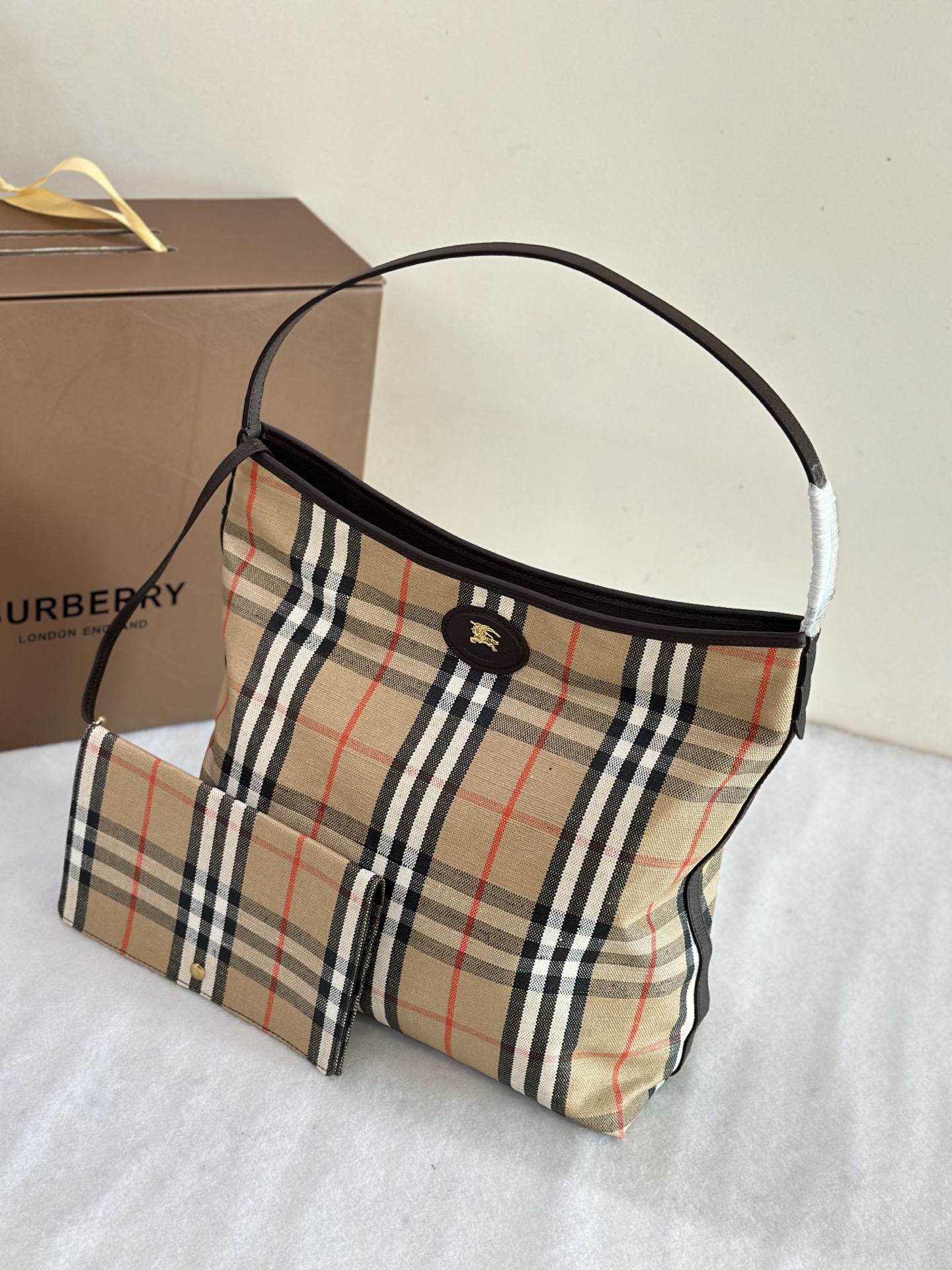 Burberry The top B's Highlands shoulder bag is built with outdoor design concepts in mind. Crafted from a cotton and linen blend with smooth calf