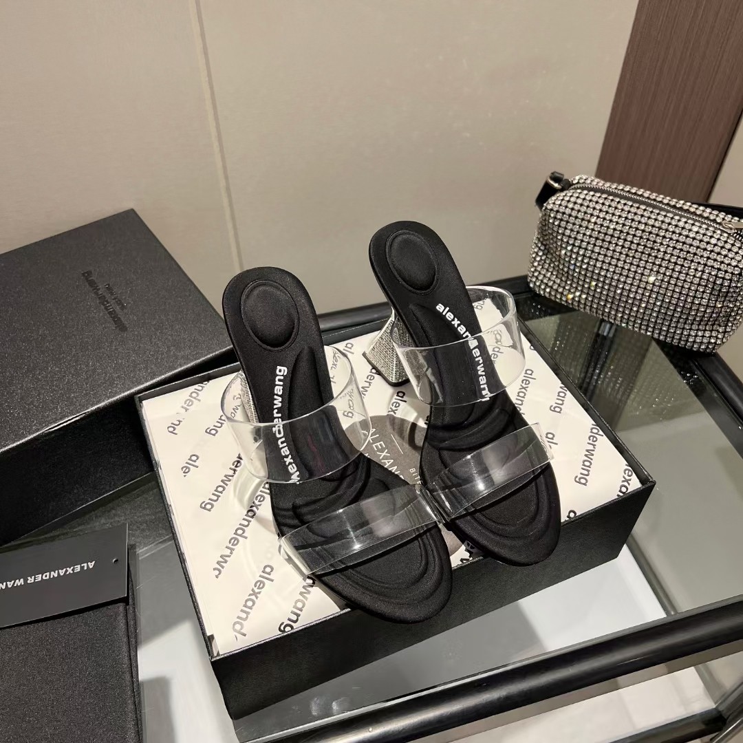 NO:235235,King New style!  Alexander Wang high heels for women, luxury products for women, Alexande* Wang original 1:1 material, concave and convex and massage insoles with glue, logo, excellent match with the most trendy round head   high elastic injection molding material queen!  The metal button sandals have a stable sense of security. The beauty is really beautiful. It surpasses several kitten heels in my heart. The position is just right to expose my toes. It is really sexy~ The letter logo design is very special!  Original imported silver buckle, rhinestone gold plating heel, original transparent TPU material, super stable and easy to control!  Upper imported transparent TPU, inner lining imported sheepskin foot pad imported satin heel height 10cm, 7cm, two heights original Italian imported translucent leather outsole size 35-39 (34, 40, 41, 42, custom made), high heels sandals, alexander wang, sandals, high heels, sheepskin, silk fabric, gold plating, Leather soles19860909大王 新款！Alexander Wang亚历山大王高跟鞋女士奢侈品Alexande* Wang原版1:1的材料 凹凸感带按摩的鞋垫配上注胶 Logo 搭配最潮圆头 高弹注塑材质女王的绝佳搭配！金属扣凉鞋稳稳的安全感,美是真的美,超越了心里好几款小猫跟,位置刚好可以露脚趾 真的很sexy～字母logo设计很特别！原厂进口镀银扣,水钻镀金跟,原厂透明TPU材质,超级稳很好驾驭！ 鞋面进口透明TPU 内里进口羊皮 垫脚进口绸缎 跟高10cm,7cm, 两个高度 鞋底原版意大利进口透染真皮大底 码数35-39（34,40,41,42,可定做）,高跟鞋凉鞋,alexander wang,sandals,high heels,sheepskin,silk fabric,gold plating,Leather soles,Women's Shoes