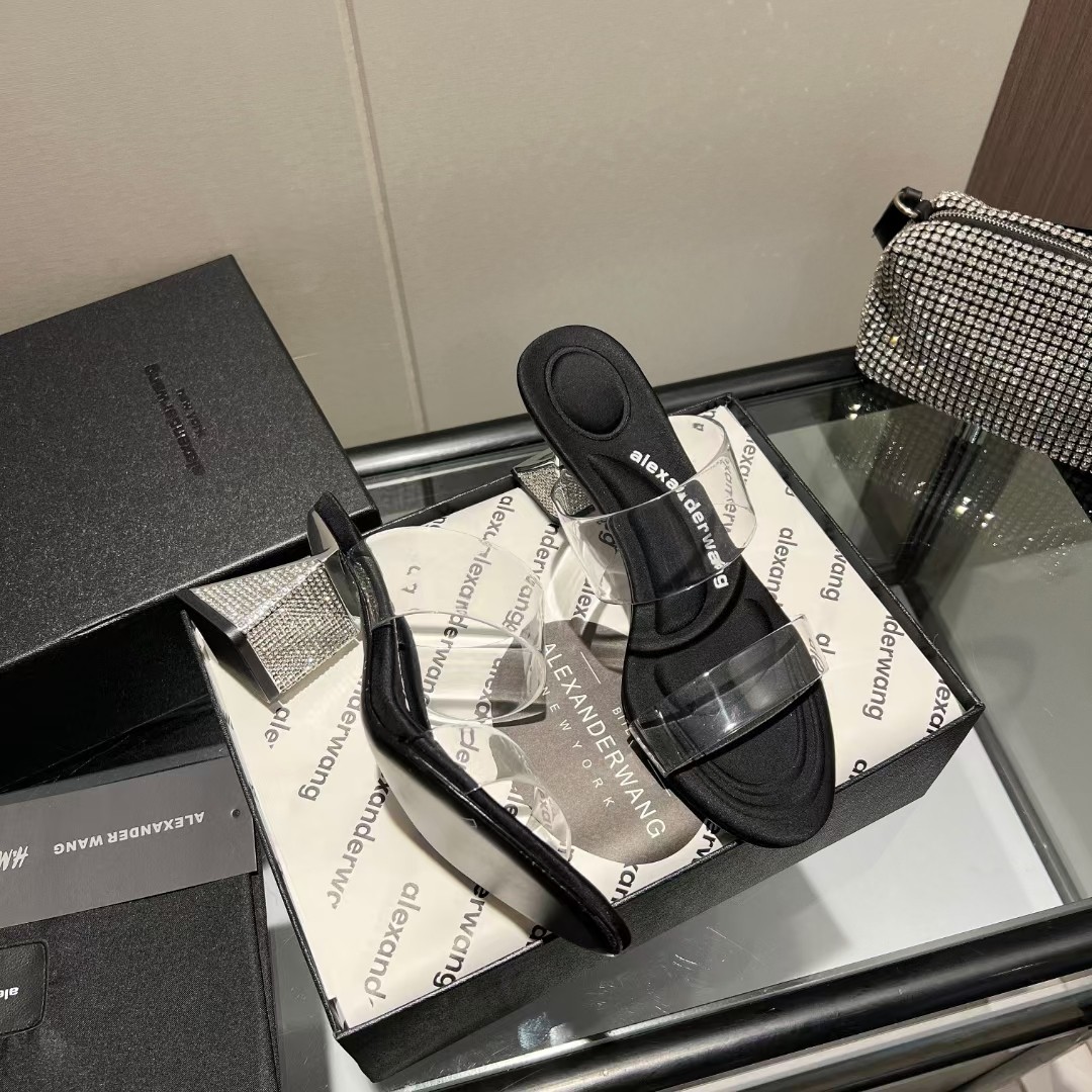 NO:235229,King New style!  Alexander Wang high heels for women, luxury products for women, Alexande* Wang original 1:1 material, concave and convex and massage insoles with glue, logo, excellent match with the most trendy round head   high elastic injection molding material queen!  The metal button sandals have a stable sense of security. The beauty is really beautiful. It surpasses several kitten heels in my heart. The position is just right to expose my toes. It is really sexy~ The letter logo design is very special!  Original imported silver buckle, rhinestone gold plating heel, original transparent TPU material, super stable and easy to control!  Upper imported transparent TPU, inner lining imported sheepskin foot pad imported satin heel height 10cm, 7cm, two heights original Italian imported translucent leather outsole size 35-39 (34, 40, 41, 42, custom made), high heels sandals, alexander wang, sandals, high heels, sheepskin, silk fabric, gold plating, Leather soles19860909大王 新款！Alexander Wang亚历山大王高跟鞋女士奢侈品Alexande* Wang原版1:1的材料 凹凸感带按摩的鞋垫配上注胶 Logo 搭配最潮圆头 高弹注塑材质女王的绝佳搭配！金属扣凉鞋稳稳的安全感,美是真的美,超越了心里好几款小猫跟,位置刚好可以露脚趾 真的很sexy～字母logo设计很特别！原厂进口镀银扣,水钻镀金跟,原厂透明TPU材质,超级稳很好驾驭！ 鞋面进口透明TPU 内里进口羊皮 垫脚进口绸缎 跟高10cm,7cm, 两个高度 鞋底原版意大利进口透染真皮大底 码数35-39（34,40,41,42,可定做）,高跟鞋凉鞋,alexander wang,sandals,high heels,sheepskin,silk fabric,gold plating,Leather soles,Women's Shoes