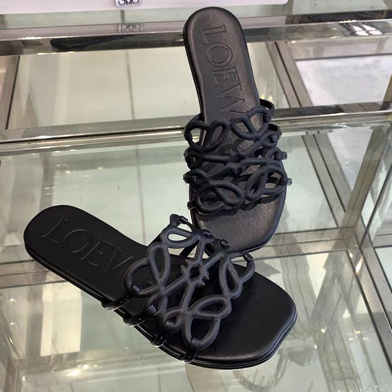 NO:255185,Luo Yiwei LOEWE2025SS summer limited hollow slippers, it's really easy to wear!  !  !  I really strongly recommend it to all the little fairies, lazy people, and the same style as the stars!  Fabric imported sheepskin Lining: Imported sheepskin Outsole: genuine leather injection molding and permeable sole Digital: 35-43 : (Rubber sole can be customized: 170), slippers, loewe, loewe, slippers, sheepskin19860909罗意威LOEWE2025SS夏季限定镂空拖鞋,真的太好穿了！！！真的强烈推荐给各小仙女,懒人拖,明星同款！ 面料进口羊皮 里料:进口羊皮 大底:真皮注塑透染底 数码:35-43 :（橡胶底可定做:170）,拖鞋,loewe,loewe,slippers,sheepskin,Women's Shoes