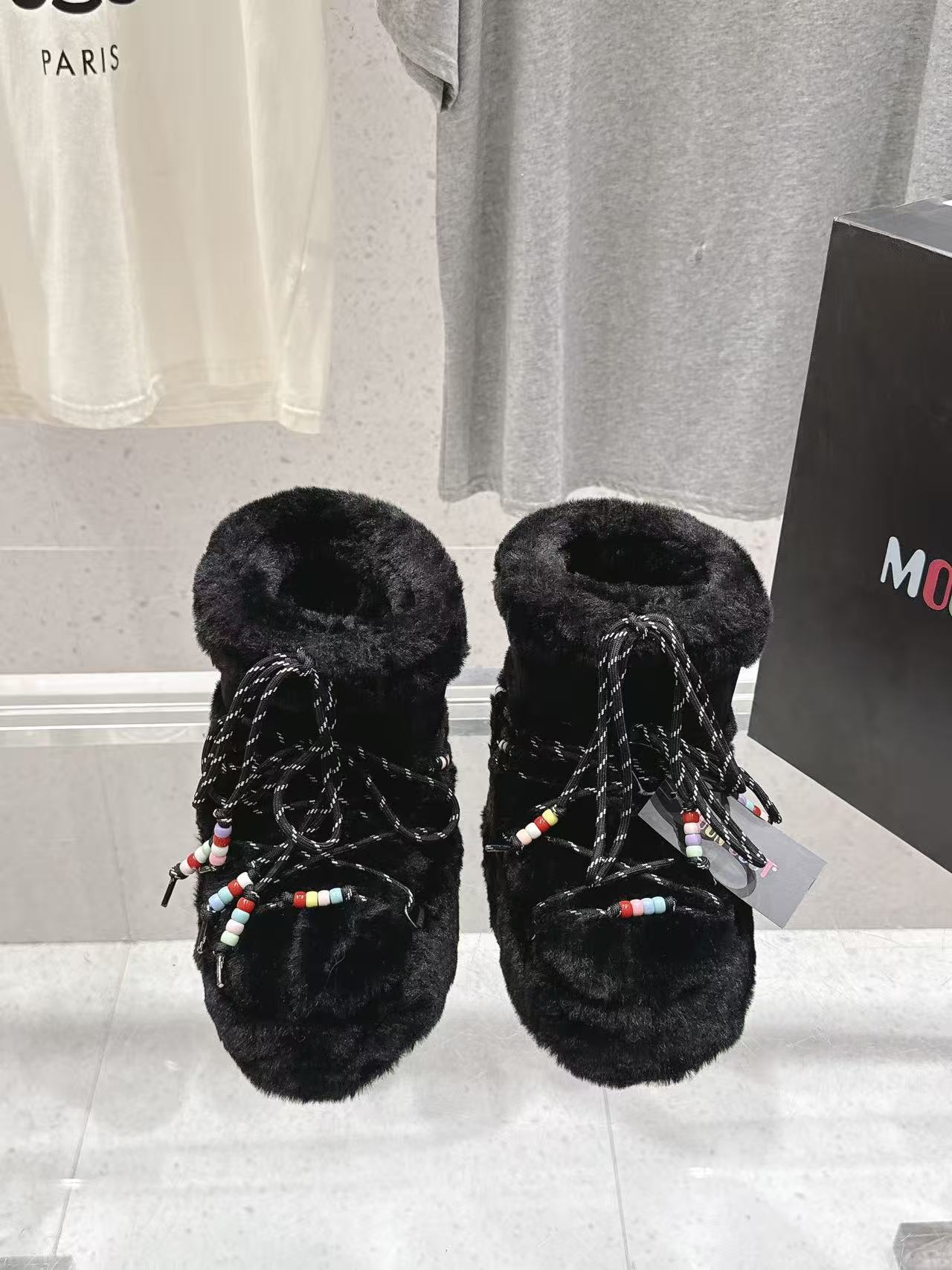 NO:577409,MoonBoot, warm boots, aerospace boots, ski boots, snow boots, full of black technology, a must-have warm weapon for home and travel in autumn and winter. The fabric is woven lamb wool. The lining is woven lamb wool and velvet. The sole is non-slip and wear-resistant rubber sole. Packaging original shoe box code number 34-41, boots snow boots, boots19860909MoonBoot、保暖靴 航天靴.滑雪靴.雪地靴,满满的黑科技 秋冬居家、出行必备保暖神器 面料复织羊羔毛. 内里复织羊羔毛、天鹅绒 鞋底防滑耐磨橡胶底 包装原版鞋盒 码数34—41,靴子雪地靴,boots,Women's Shoes