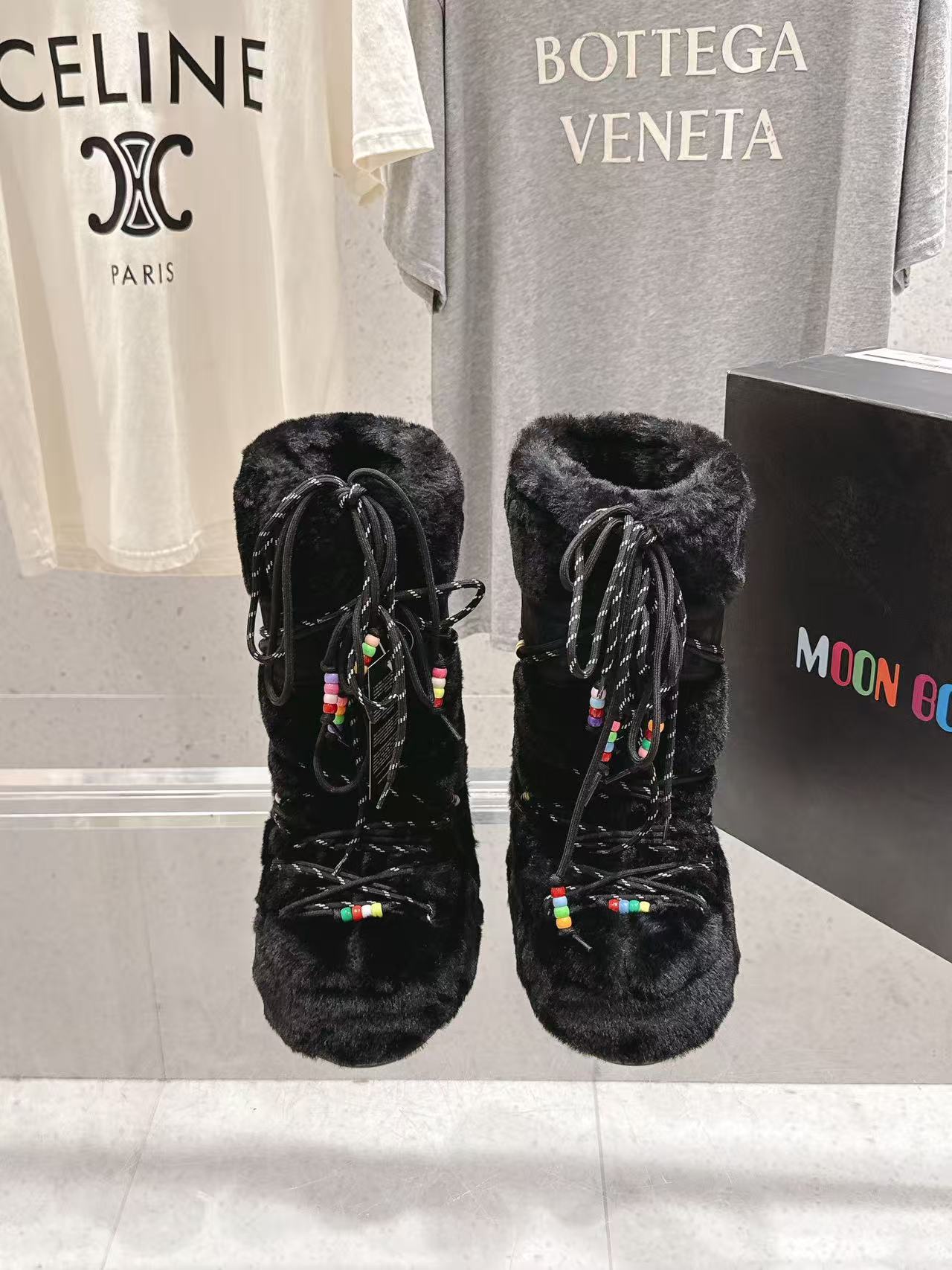 NO:669059,MoonBoot, warm boots, aerospace boots, ski boots, snow boots, full of black technology, a must-have thermal artifact for home and travel in autumn and winter. The fabric is woven lamb wool. The lining is woven lamb wool and velvet. The sole is non-slip and wear-resistant rubber sole. Packaging original shoe box code number 34-41 (34 40 41 customized) batch, snow boots, boots19860909MoonBoot、保暖靴 航天靴.滑雪靴.雪地靴,满满的黑科技 秋冬居家、出行必备保暖神器 面料复织羊羔毛. 内里复织羊羔毛、天鹅绒 鞋底防滑耐磨橡胶底 包装原版鞋盒 码数34—41（34 40 41定做） 批,雪地靴,boots,Women's Shoes