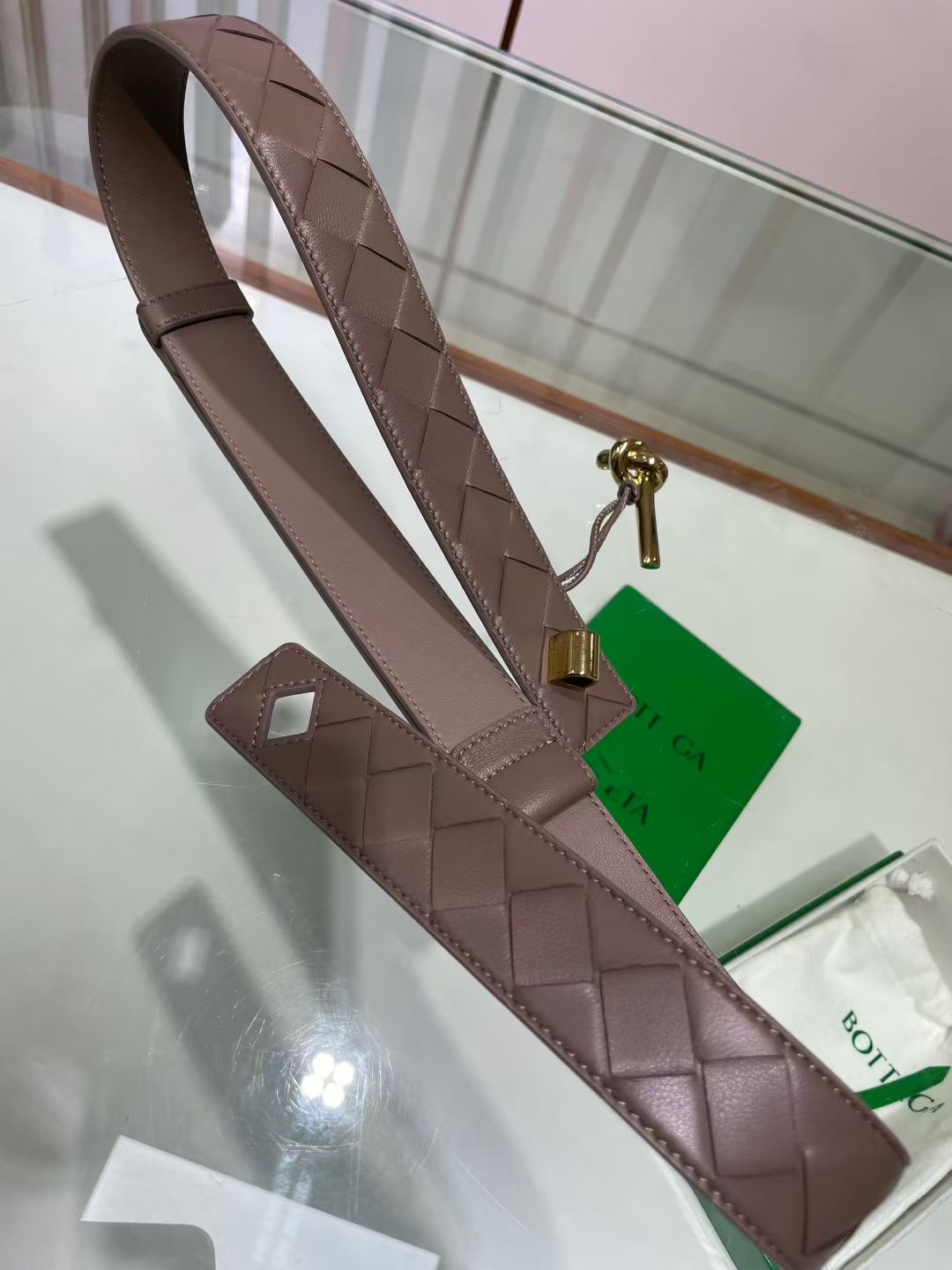 보테가베네타 체크 패턴 송아지가죽 벨트 상세 이미지 4
