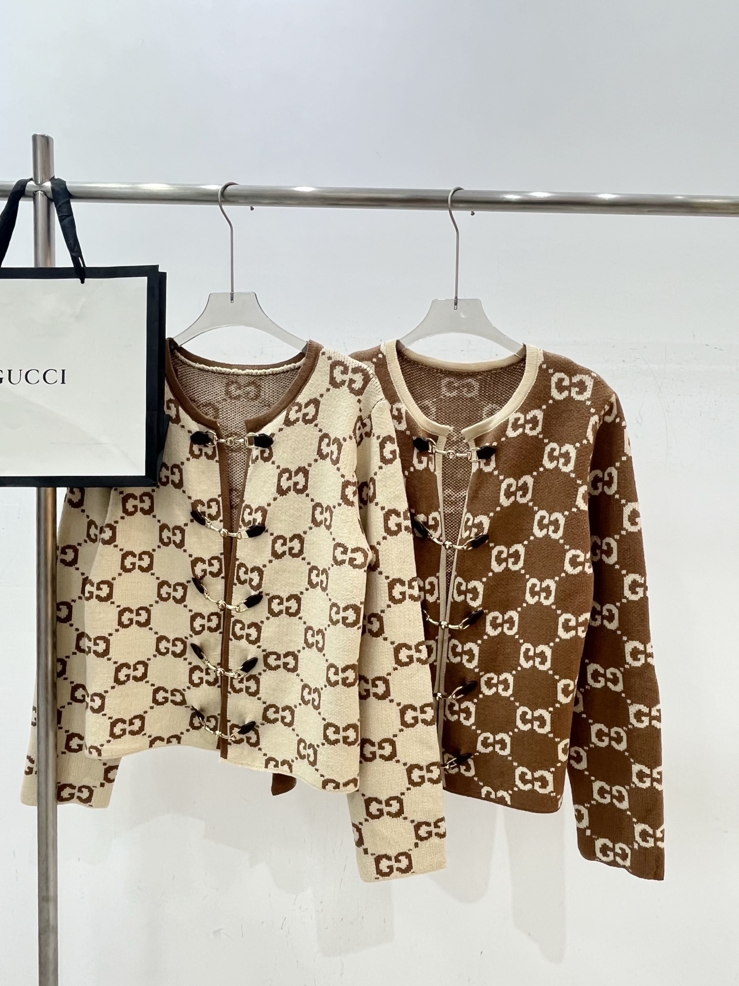 NO:461935,Real photos of G-home letter buckle cardigan, gucci, alexander wang19860909实拍图G家字母环扣开衫,,gucci,alexander wang,Women's clothing