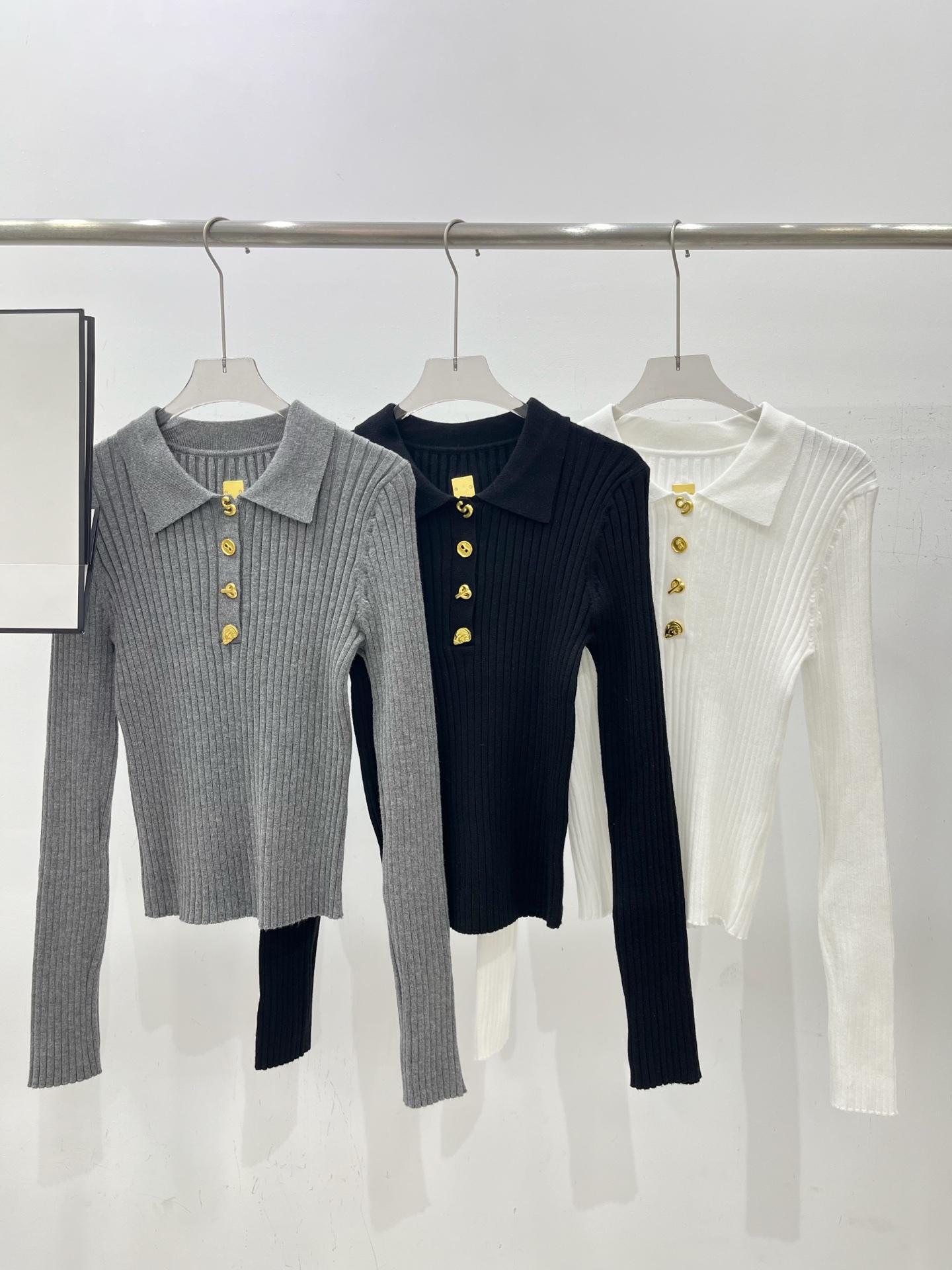 NO:567744,Real photos of schiap*Schiaparelli's various shaped button lapel long sleeves,,alexander wang19860909实拍图schiap*夏帕瑞丽多样异形扣翻领长袖,,alexander wang,Women's clothing