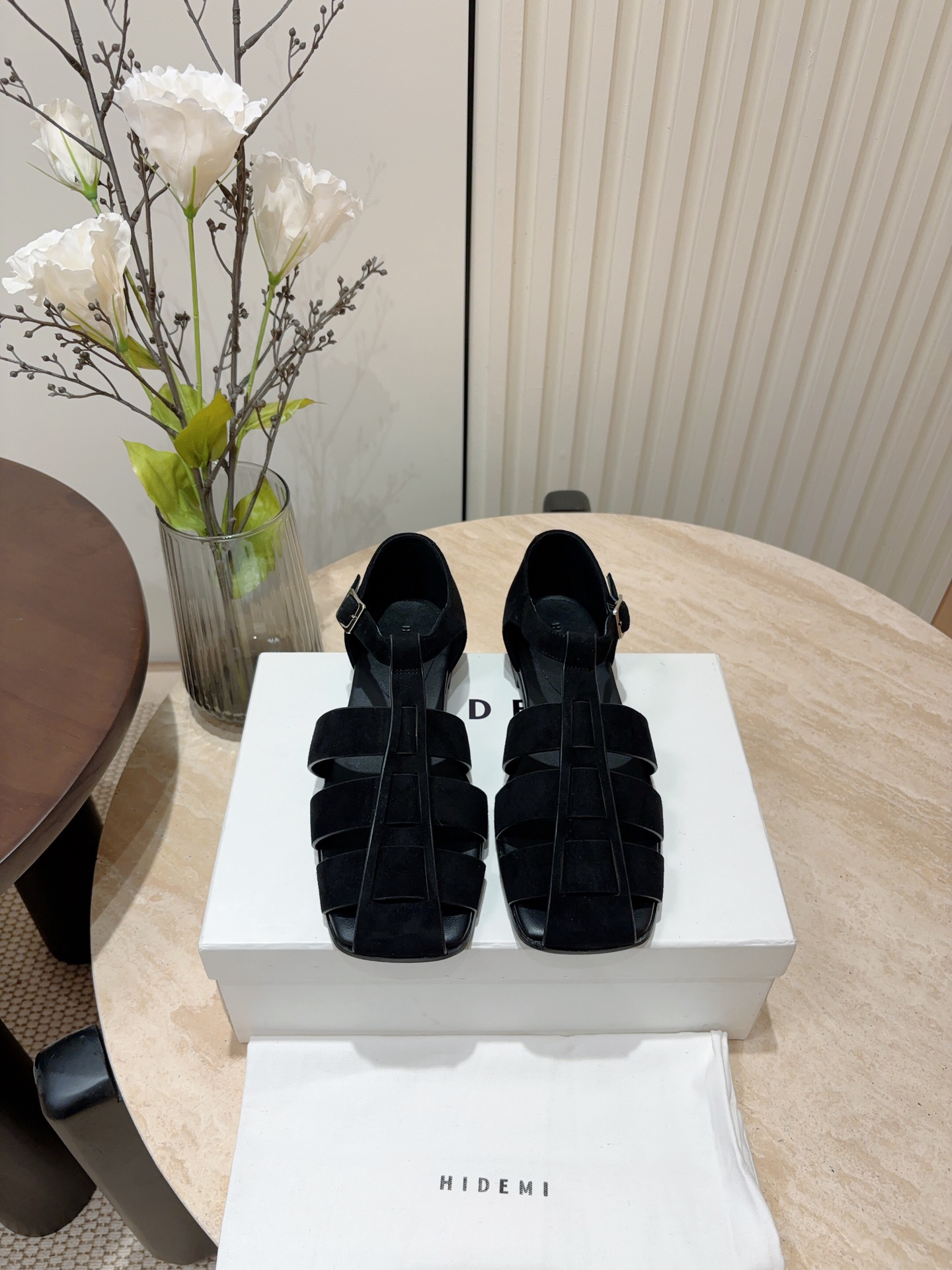 Stylish Roman Sandal-Inspired HIDEMI Shoes with Italian Leather Soles (20 words)