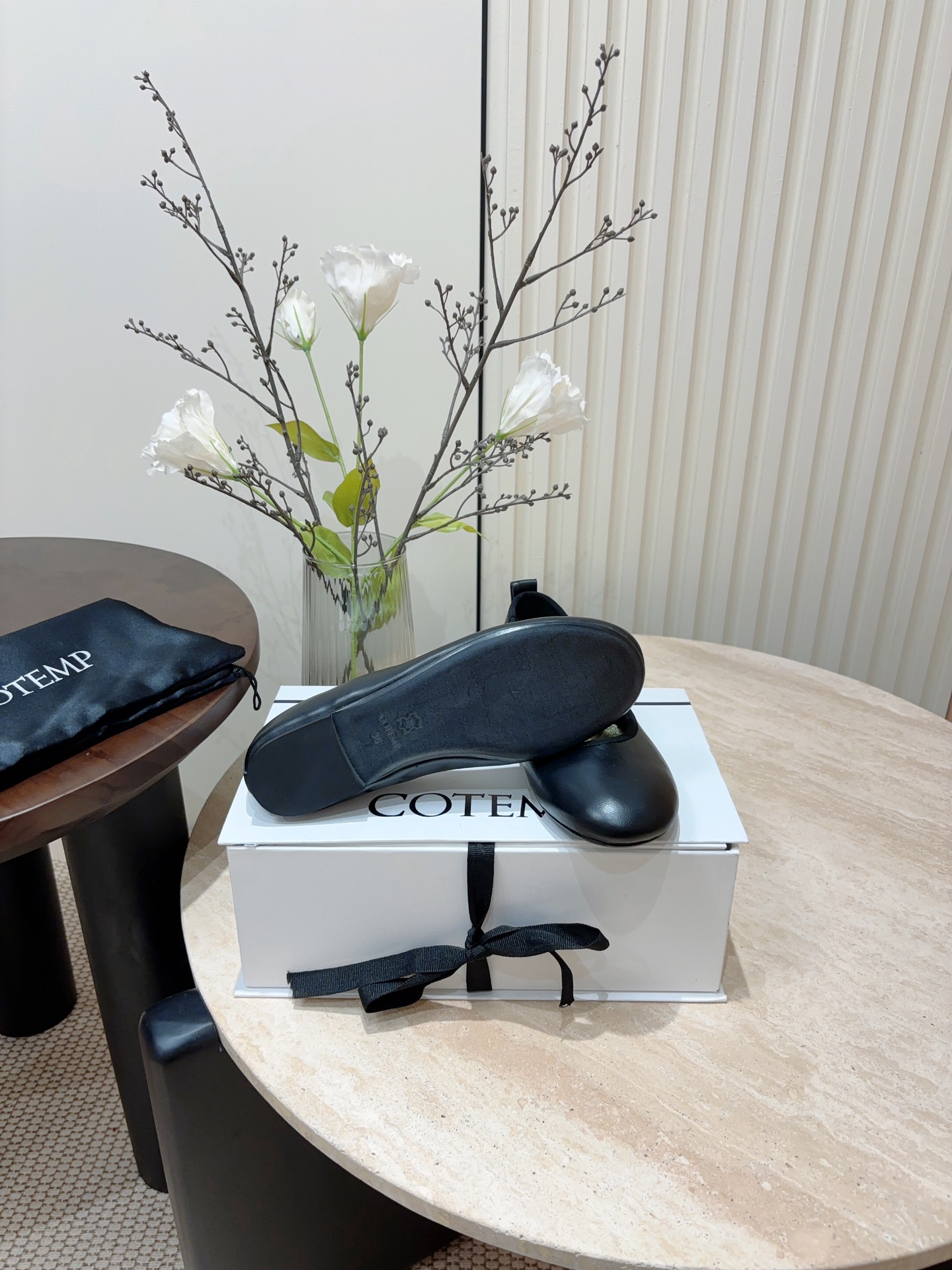 Retro Style Ballet Flats with Metal Button Detail and Italian Leather Sole - 图片 9