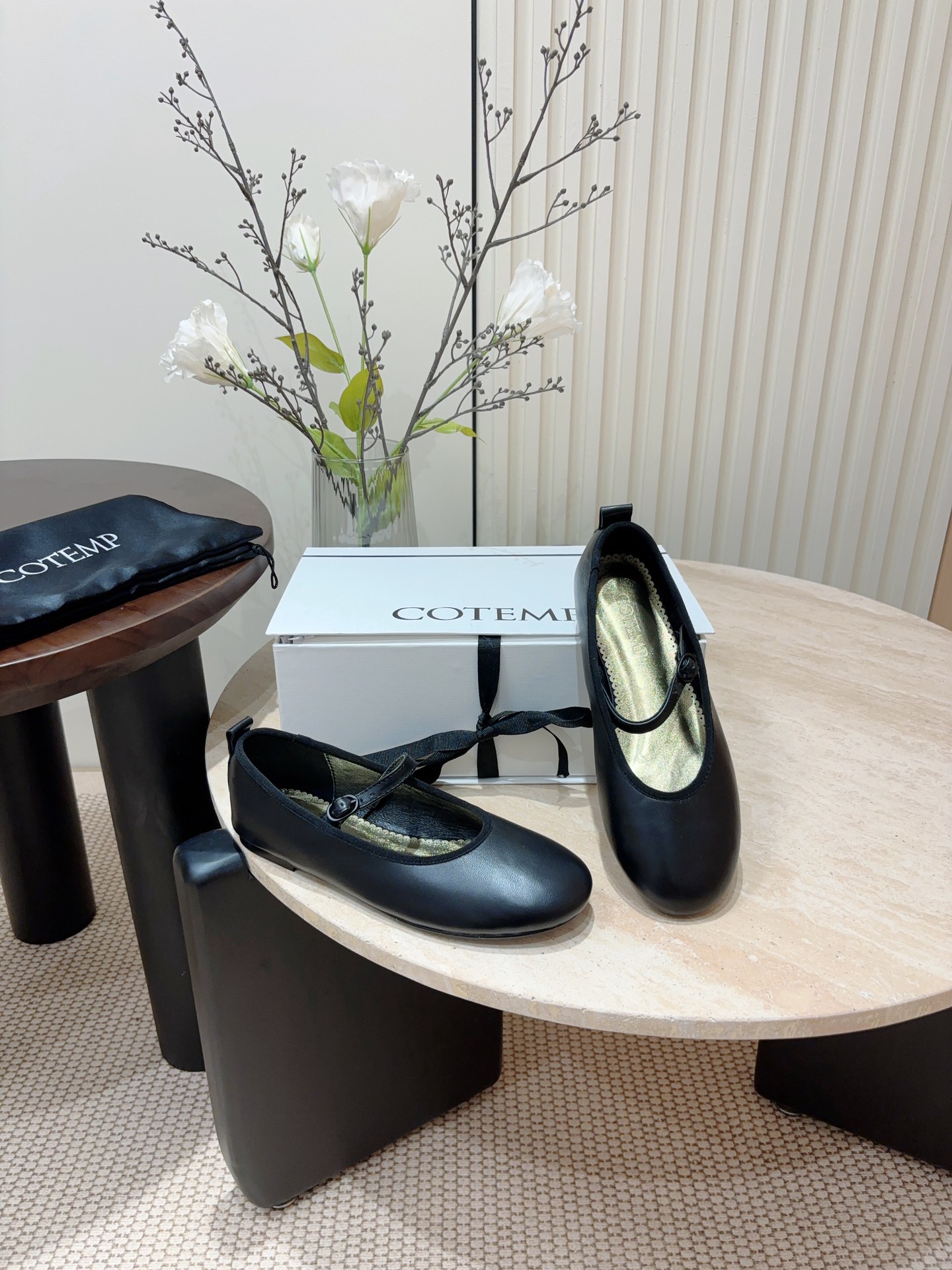 Retro Style Ballet Flats with Metal Button Detail and Italian Leather Sole - 图片 8